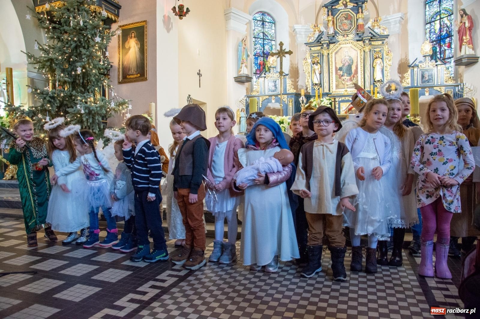 Zdjęcie w galerii na portalu naszraciborz.pl: Brzeskie kolędowanie przy żłóbku [FOTO i WIDEO] wiadomości z regionu