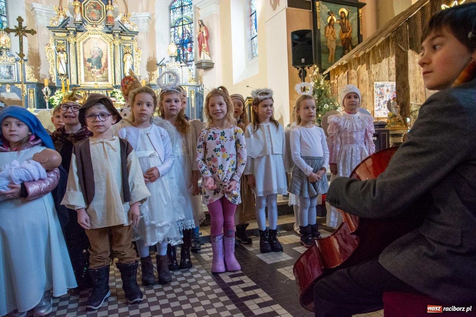 Zdjęcie w galerii na portalu naszraciborz.pl: Brzeskie kolędowanie przy żłóbku [FOTO i WIDEO] wiadomości z regionu
