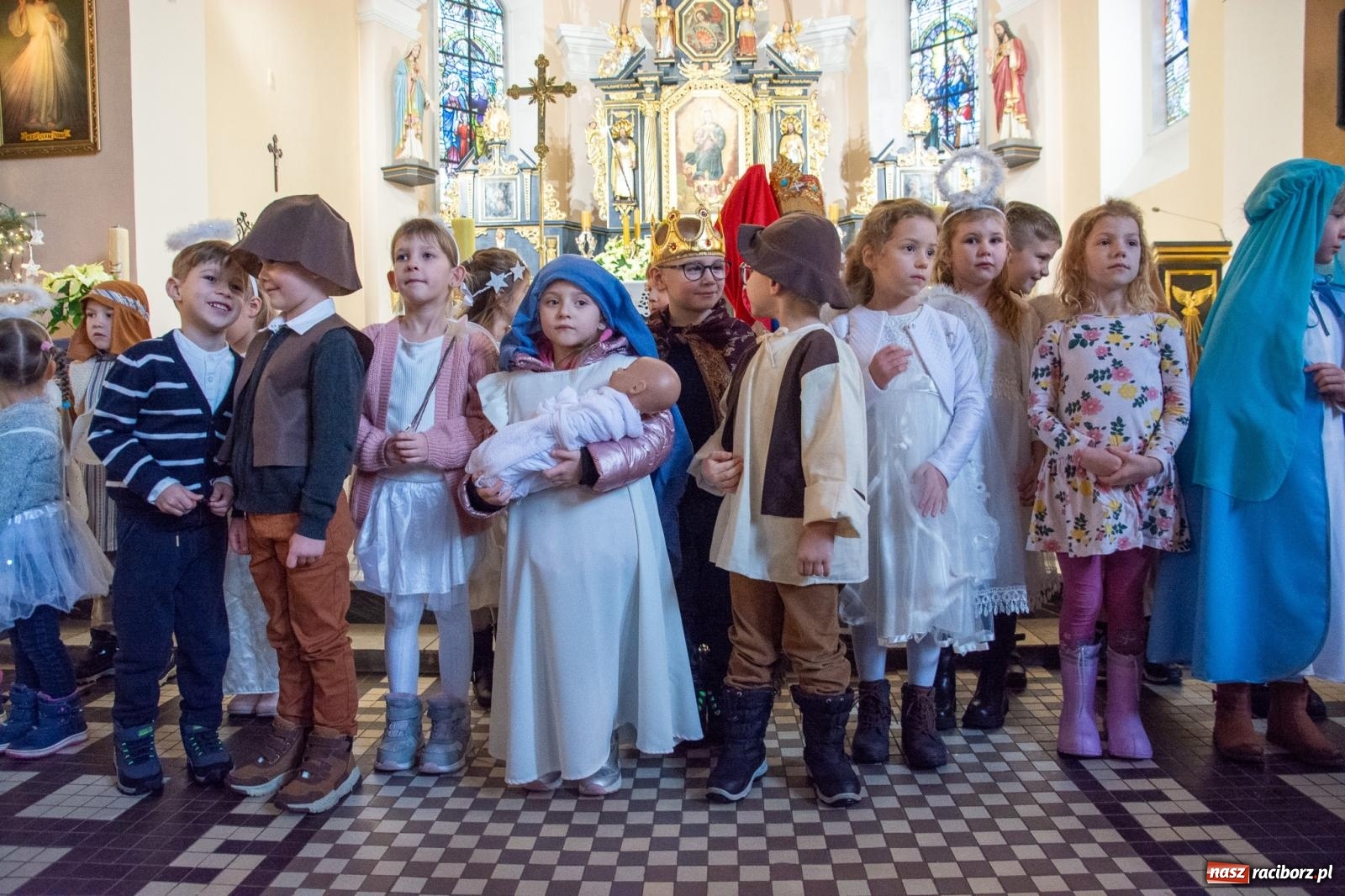 Zdjęcie w galerii na portalu naszraciborz.pl: Brzeskie kolędowanie przy żłóbku [FOTO i WIDEO] wiadomości z regionu