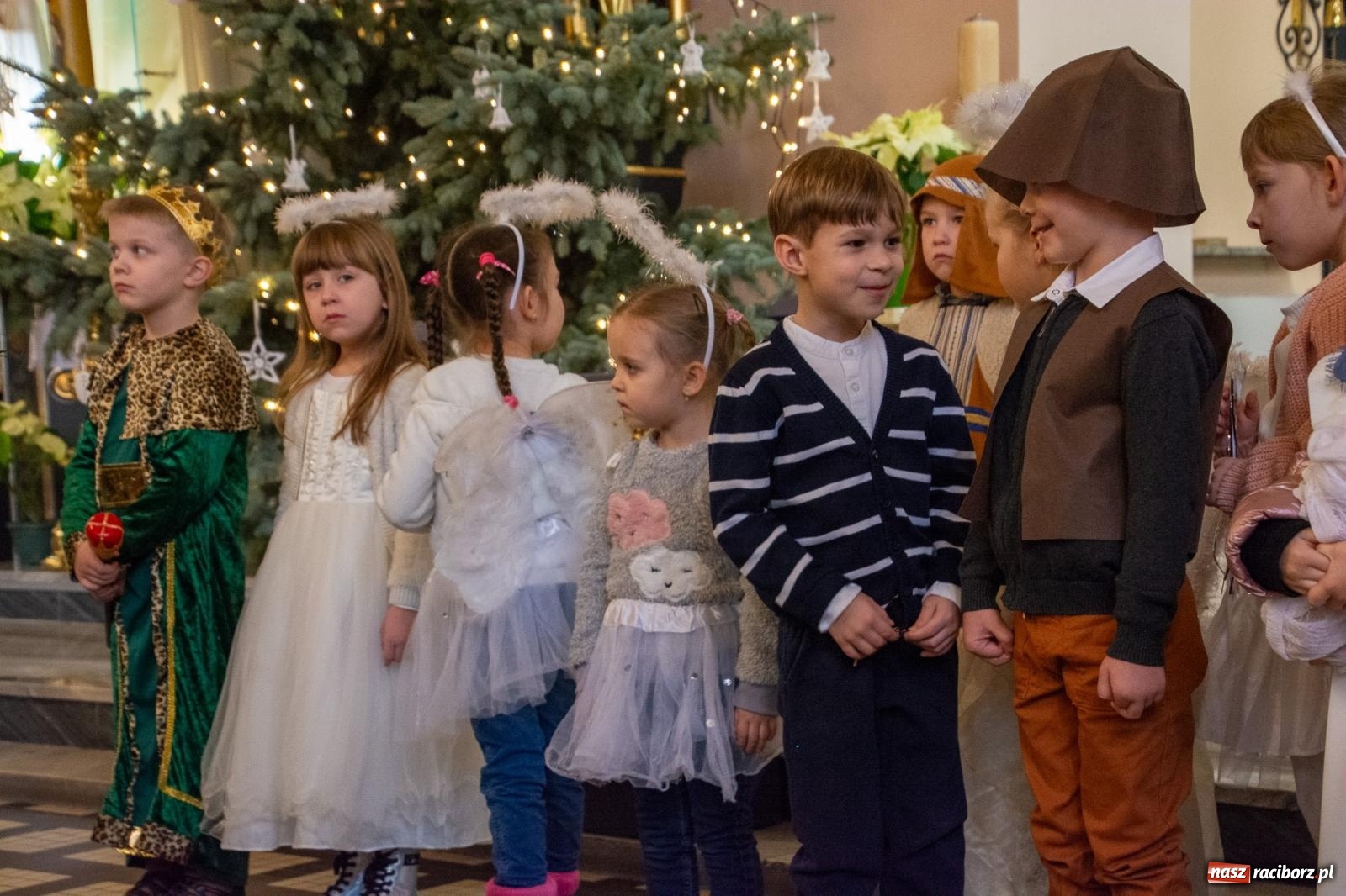 Zdjęcie w galerii na portalu naszraciborz.pl: Brzeskie kolędowanie przy żłóbku [FOTO i WIDEO] wiadomości z regionu