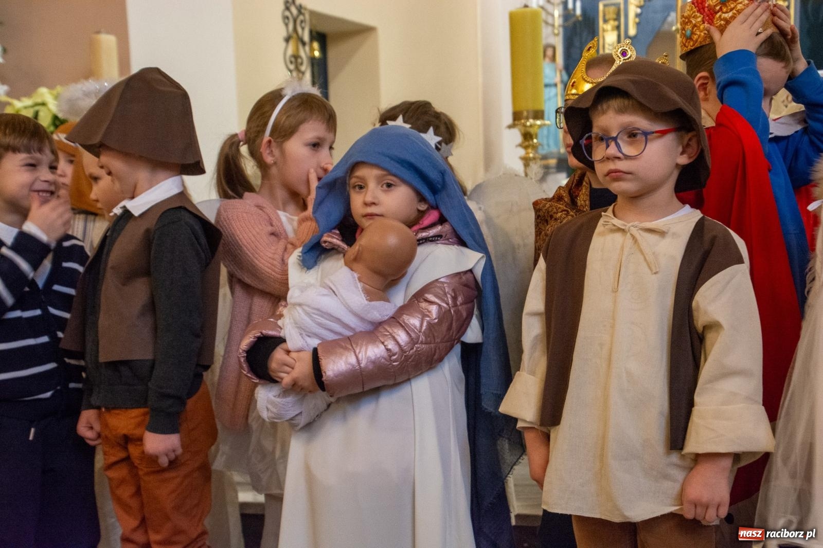 Zdjęcie w galerii na portalu naszraciborz.pl: Brzeskie kolędowanie przy żłóbku [FOTO i WIDEO] wiadomości z regionu