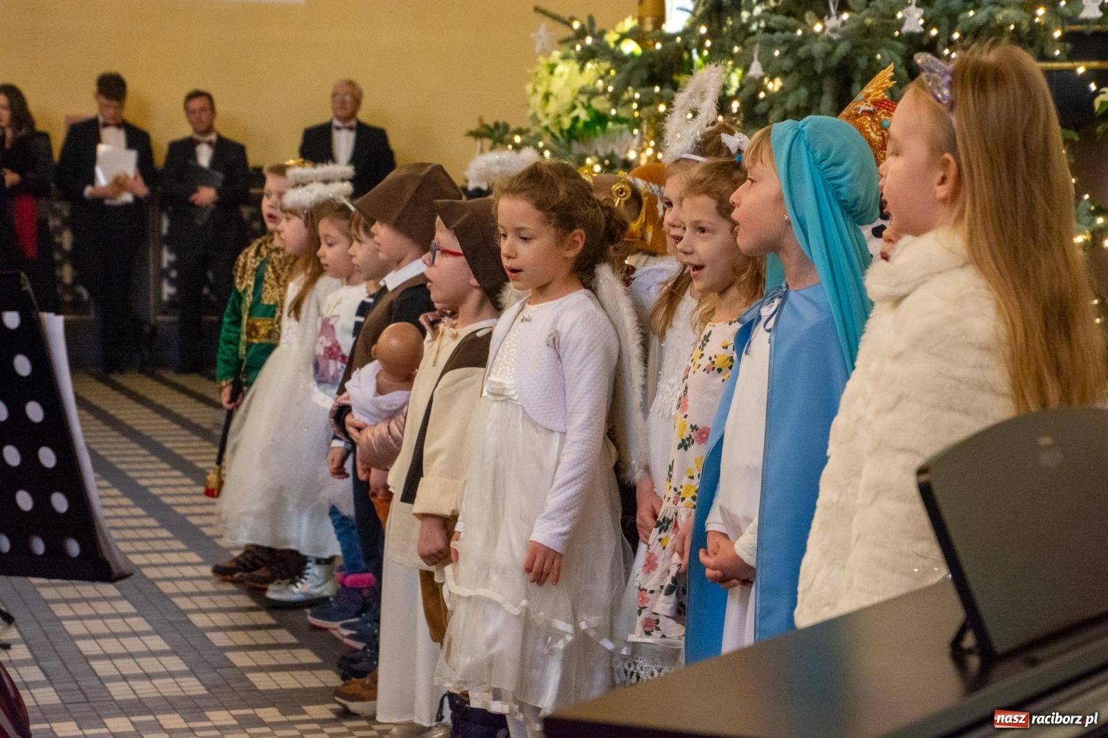 Zdjęcie w galerii na portalu naszraciborz.pl: Brzeskie kolędowanie przy żłóbku [FOTO i WIDEO] wiadomości z regionu