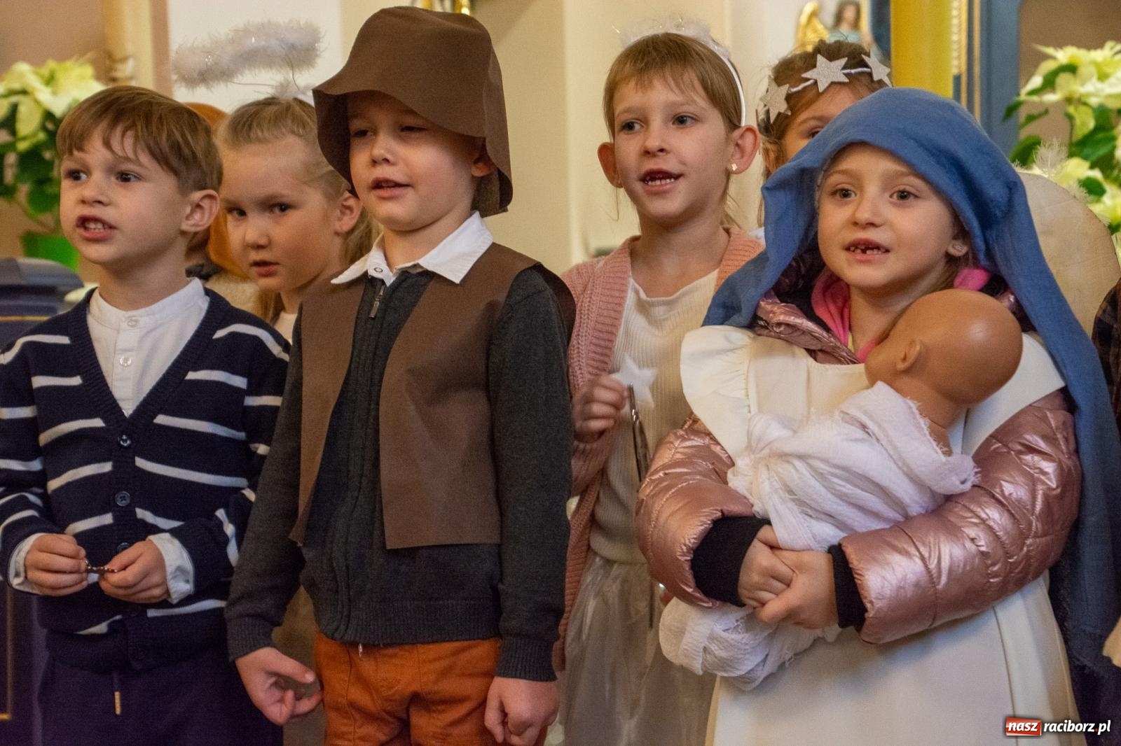 Zdjęcie w galerii na portalu naszraciborz.pl: Brzeskie kolędowanie przy żłóbku [FOTO i WIDEO] wiadomości z regionu