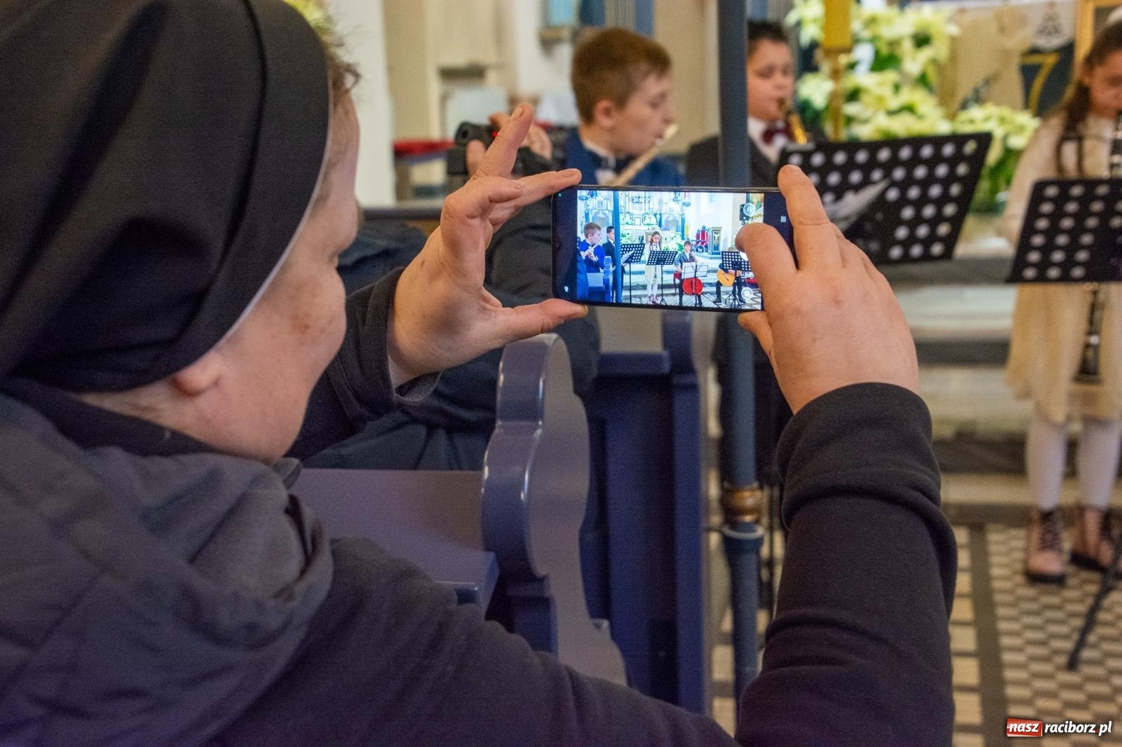 Zdjęcie w galerii na portalu naszraciborz.pl: Brzeskie kolędowanie przy żłóbku [FOTO i WIDEO] wiadomości z regionu