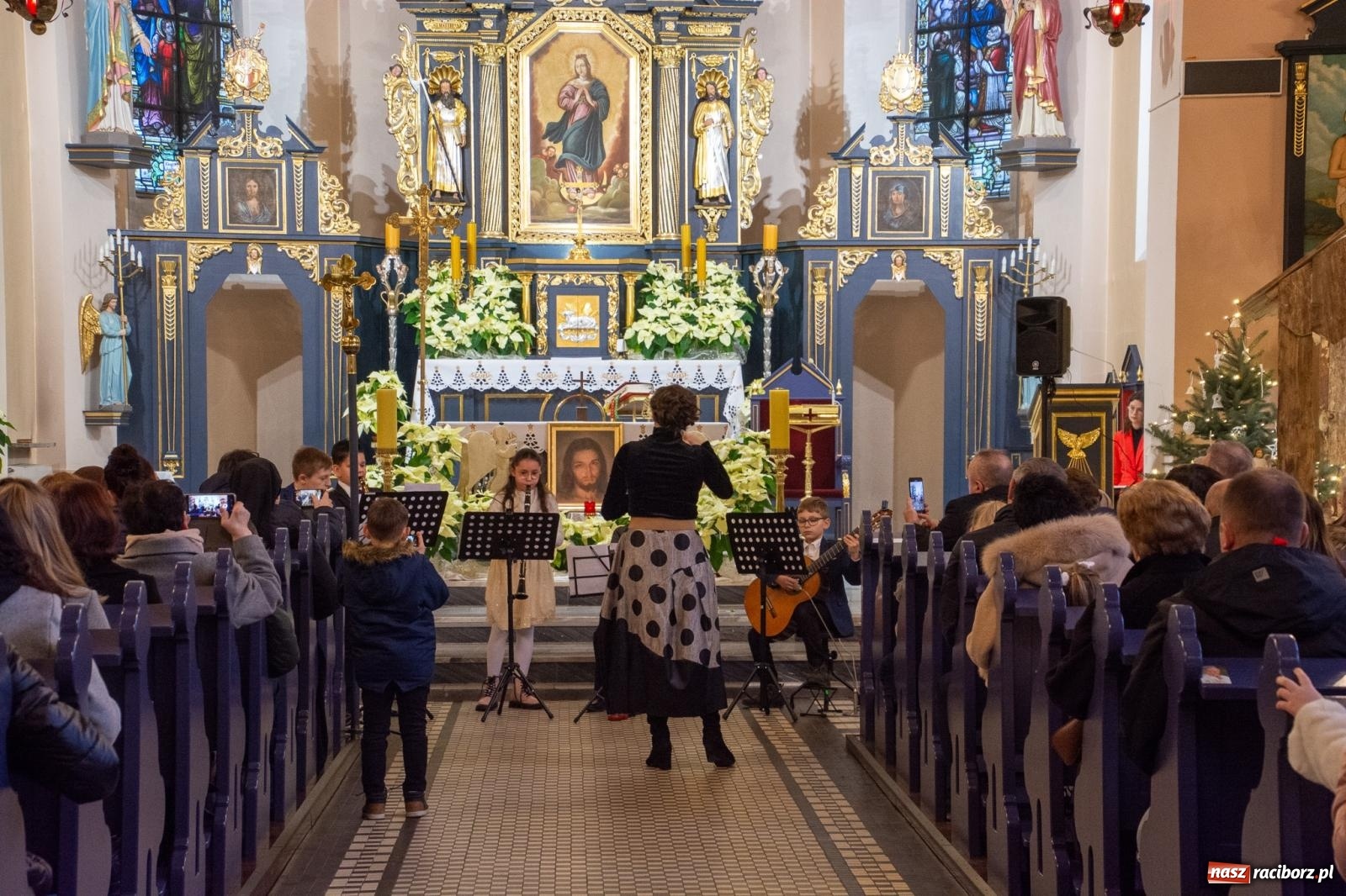 Zdjęcie w galerii na portalu naszraciborz.pl: Brzeskie kolędowanie przy żłóbku [FOTO i WIDEO] wiadomości z regionu