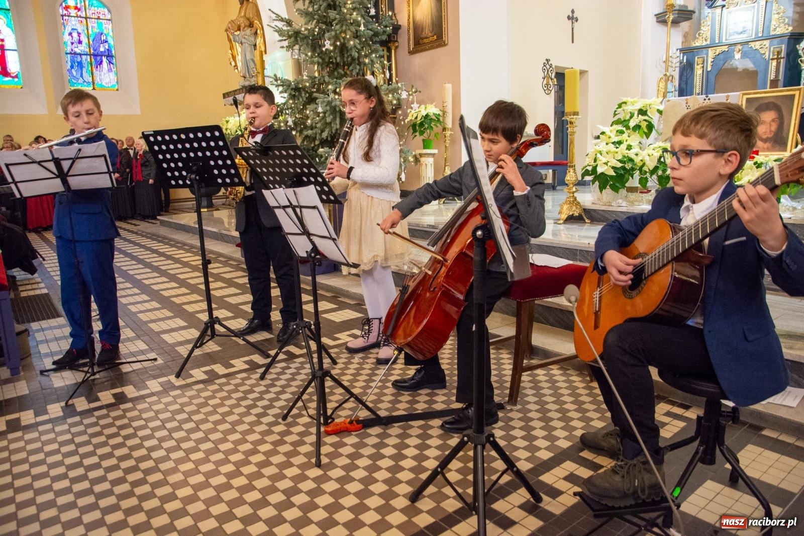 Zdjęcie w galerii na portalu naszraciborz.pl: Brzeskie kolędowanie przy żłóbku [FOTO i WIDEO] wiadomości z regionu