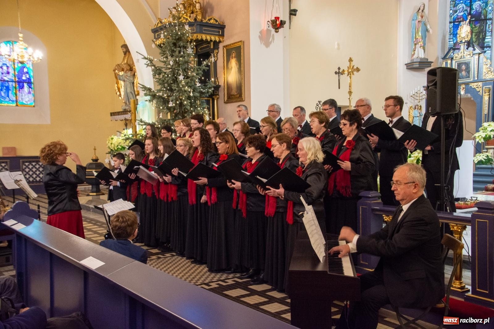 Zdjęcie w galerii na portalu naszraciborz.pl: Brzeskie kolędowanie przy żłóbku [FOTO i WIDEO] wiadomości z regionu