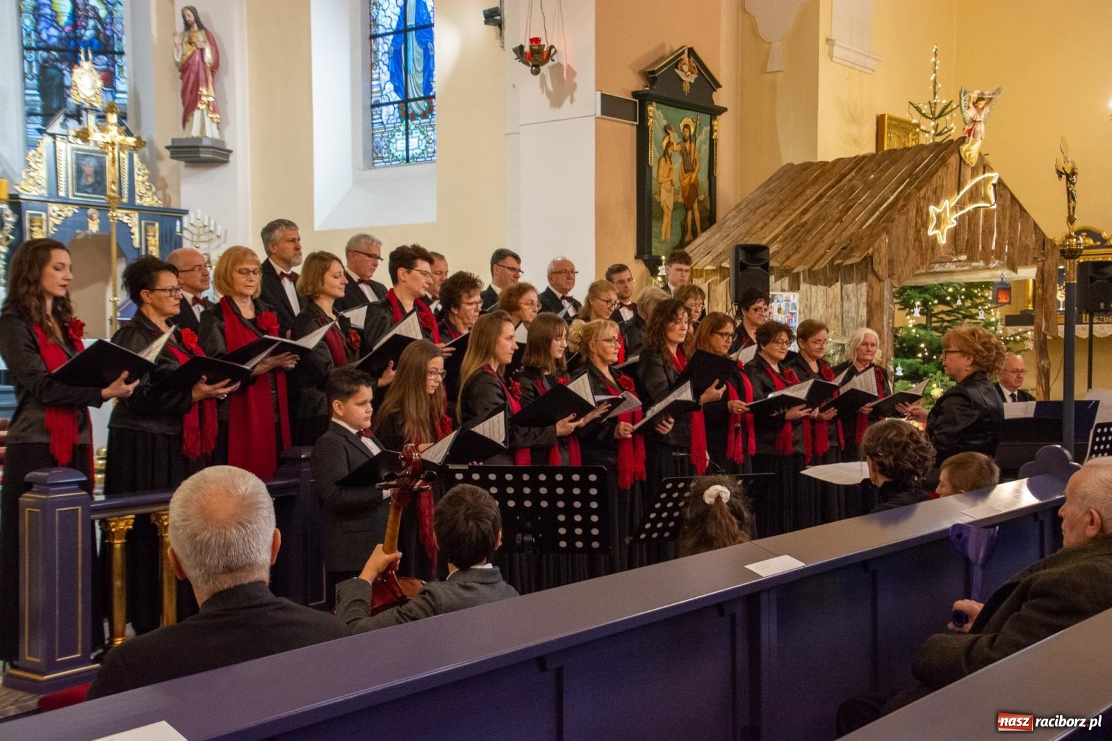 Zdjęcie w galerii na portalu naszraciborz.pl: Brzeskie kolędowanie przy żłóbku [FOTO i WIDEO] wiadomości z regionu