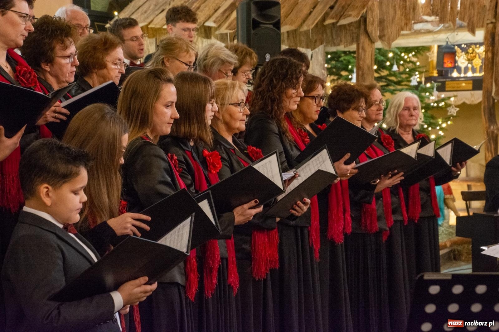 Zdjęcie w galerii na portalu naszraciborz.pl: Brzeskie kolędowanie przy żłóbku [FOTO i WIDEO] wiadomości z regionu