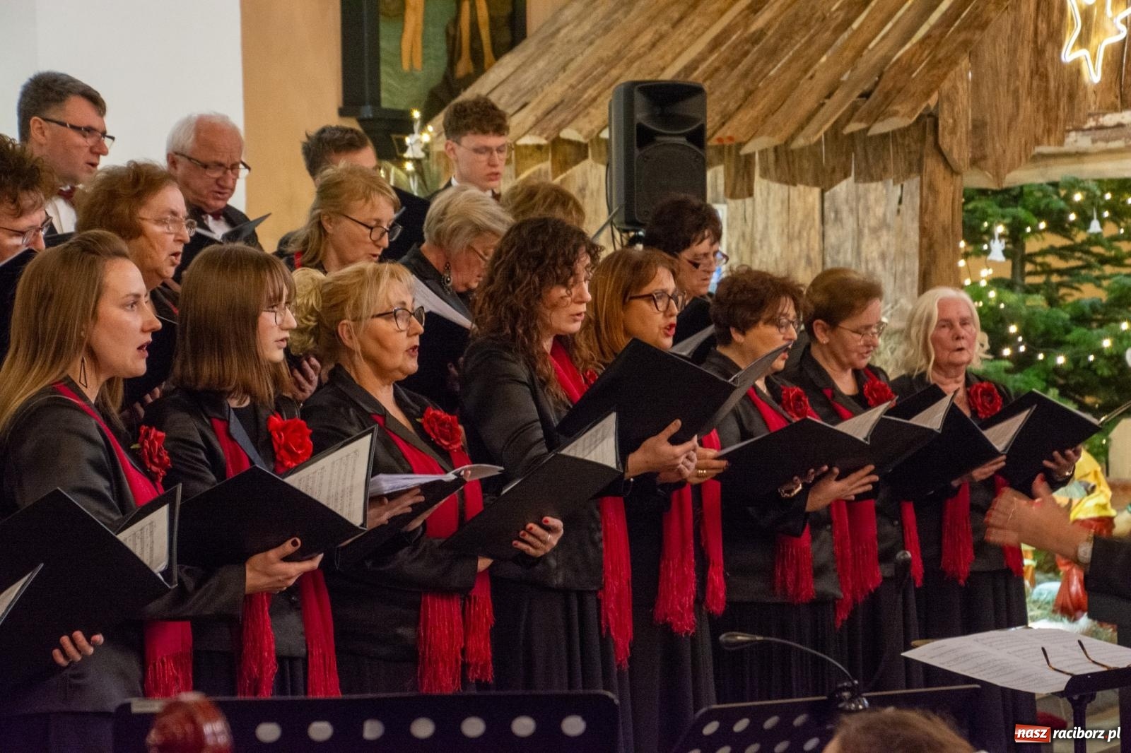 Zdjęcie w galerii na portalu naszraciborz.pl: Brzeskie kolędowanie przy żłóbku [FOTO i WIDEO] wiadomości z regionu