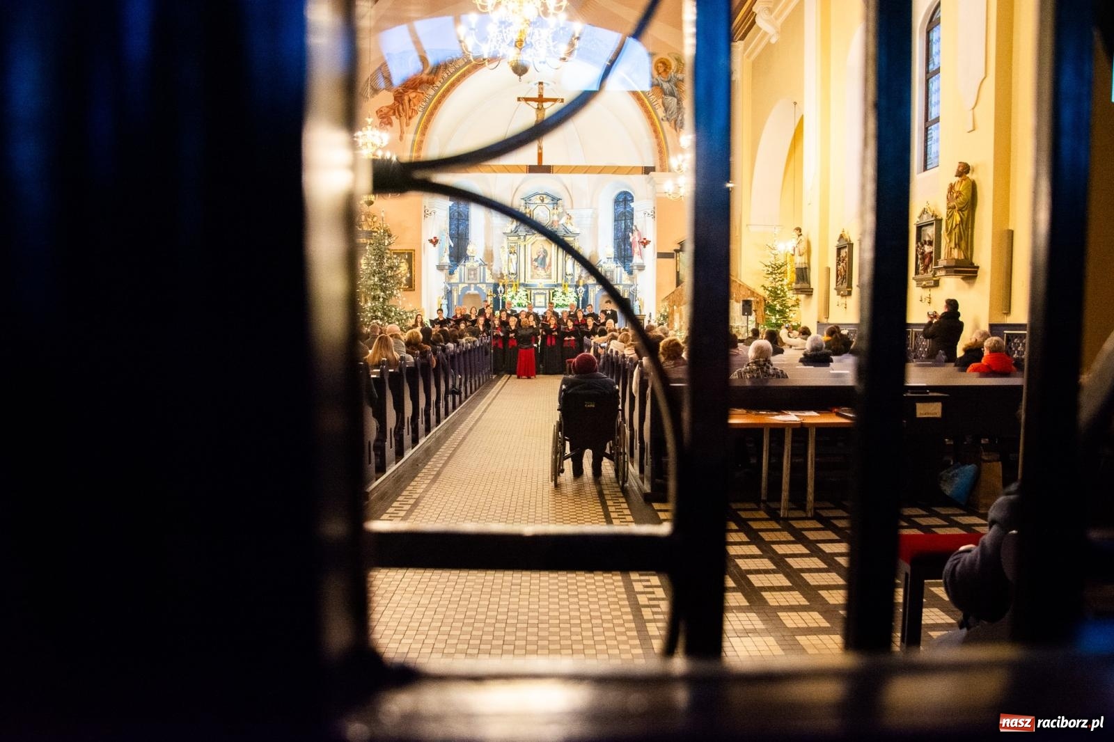 Zdjęcie w galerii na portalu naszraciborz.pl: Brzeskie kolędowanie przy żłóbku [FOTO i WIDEO] wiadomości z regionu