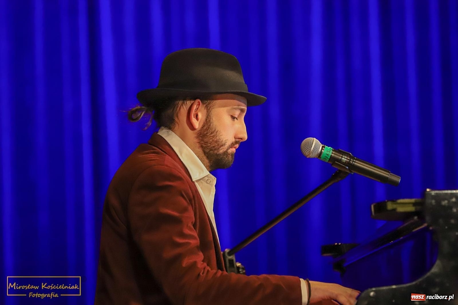 Zdjęcie w galerii na portalu naszraciborz.pl: Śladami Agnieszki Osieckiej w RCK. Janek Górka zaśpiewał w Raciborzu [FOTO i WIDEO] wiadomości z regionu