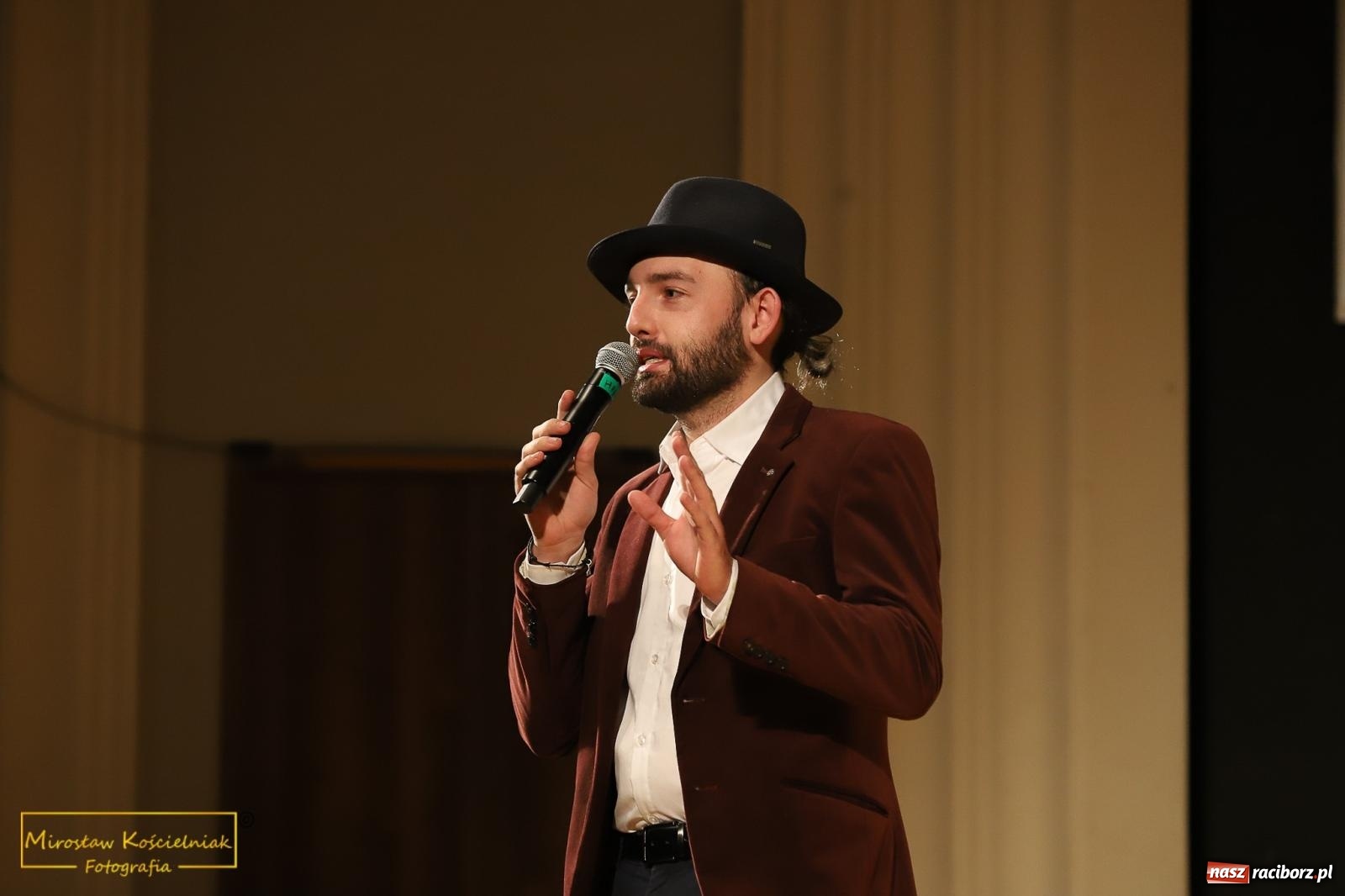 Zdjęcie w galerii na portalu naszraciborz.pl: Śladami Agnieszki Osieckiej w RCK. Janek Górka zaśpiewał w Raciborzu [FOTO i WIDEO] wiadomości z regionu