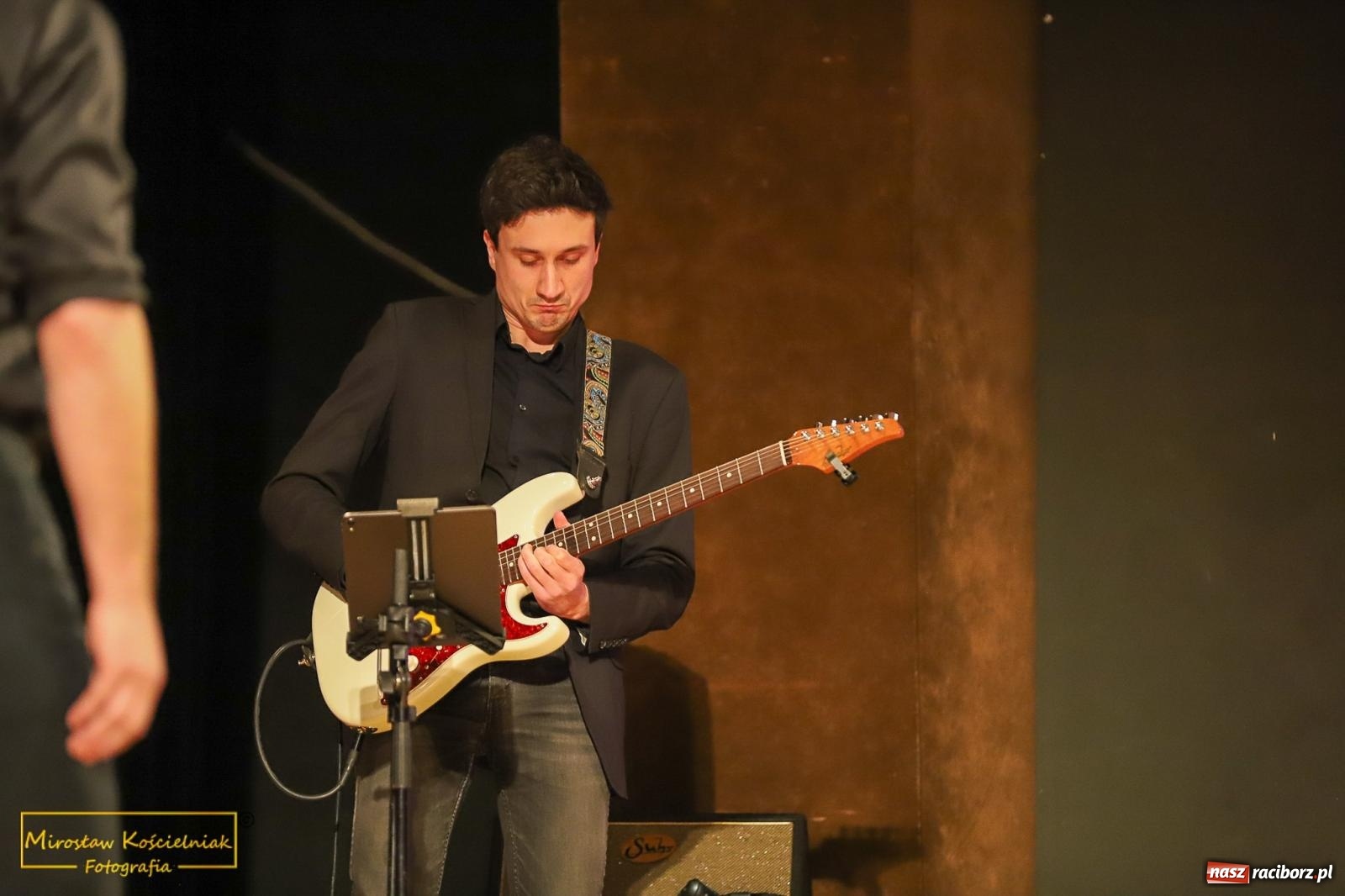 Zdjęcie w galerii na portalu naszraciborz.pl: Śladami Agnieszki Osieckiej w RCK. Janek Górka zaśpiewał w Raciborzu [FOTO i WIDEO] wiadomości z regionu