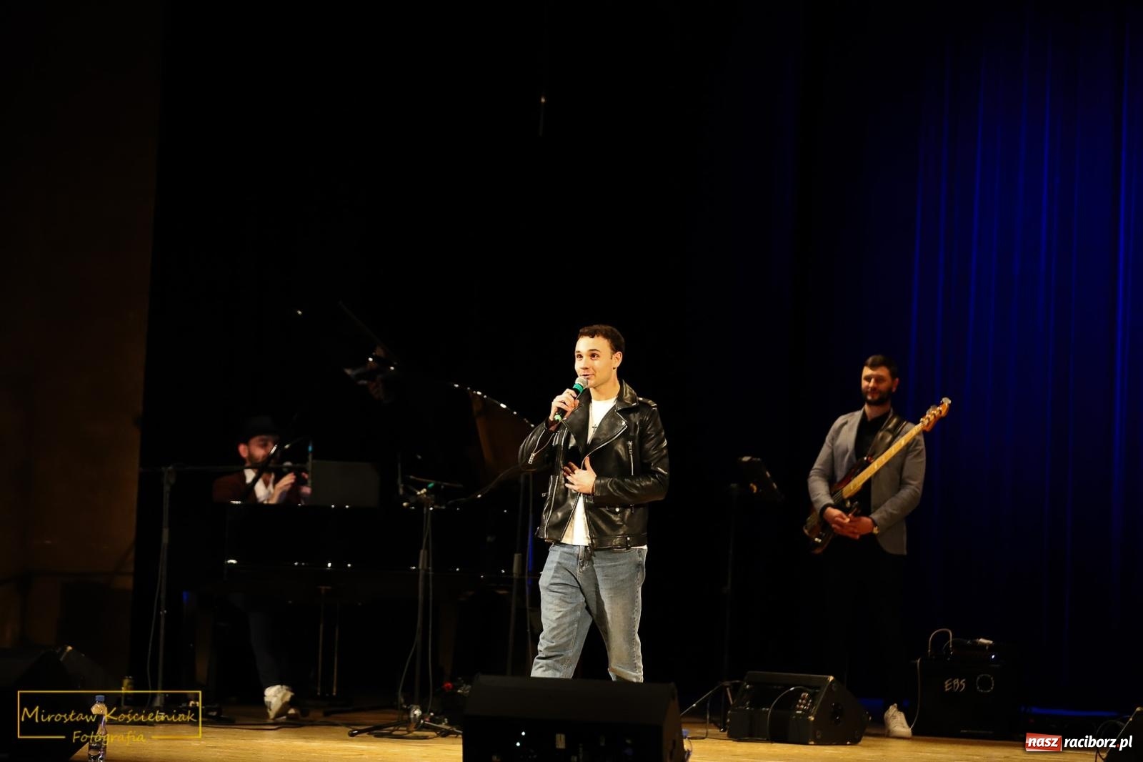 Zdjęcie w galerii na portalu naszraciborz.pl: Śladami Agnieszki Osieckiej w RCK. Janek Górka zaśpiewał w Raciborzu [FOTO i WIDEO] wiadomości z regionu