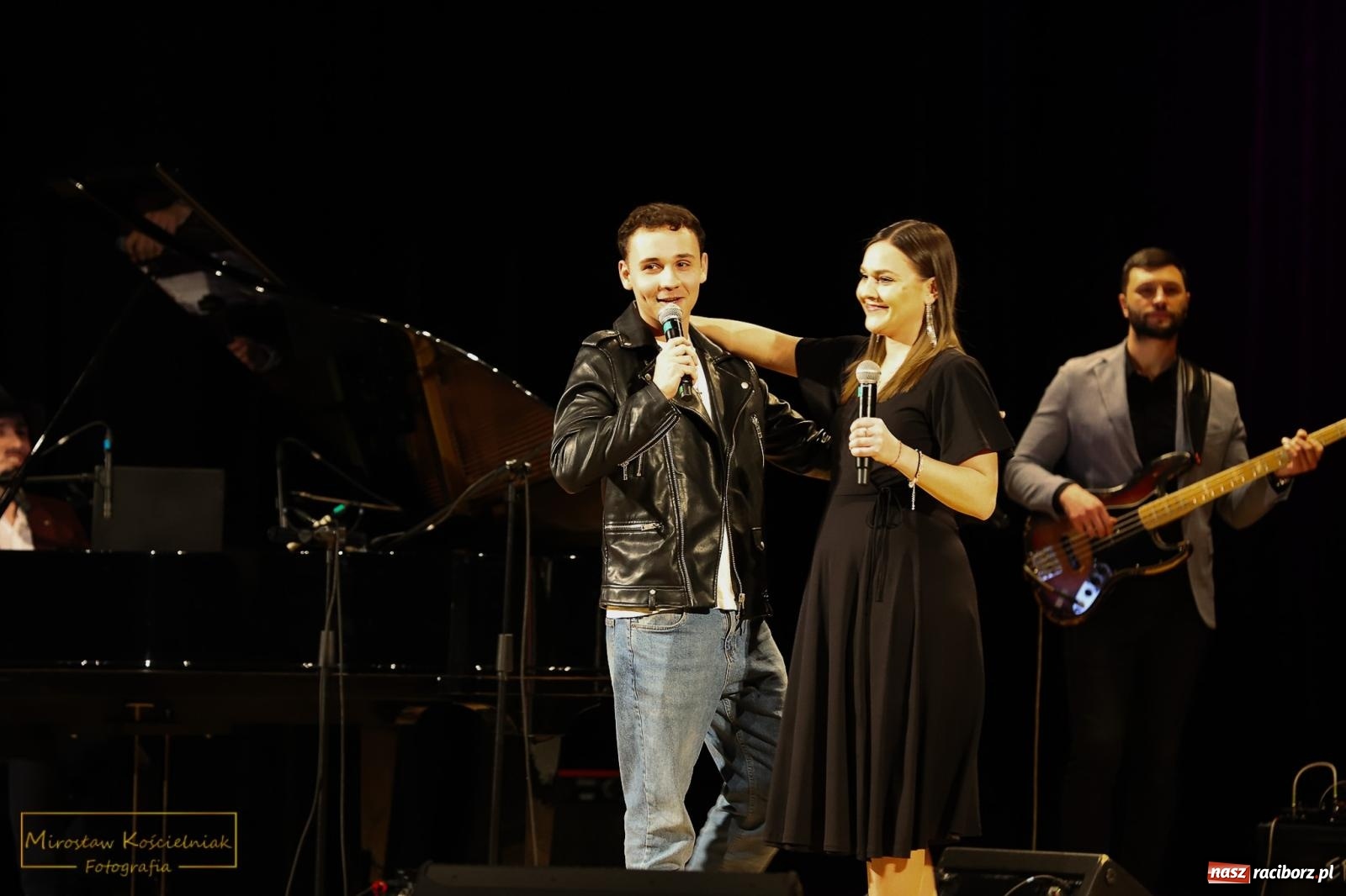 Zdjęcie w galerii na portalu naszraciborz.pl: Śladami Agnieszki Osieckiej w RCK. Janek Górka zaśpiewał w Raciborzu [FOTO i WIDEO] wiadomości z regionu