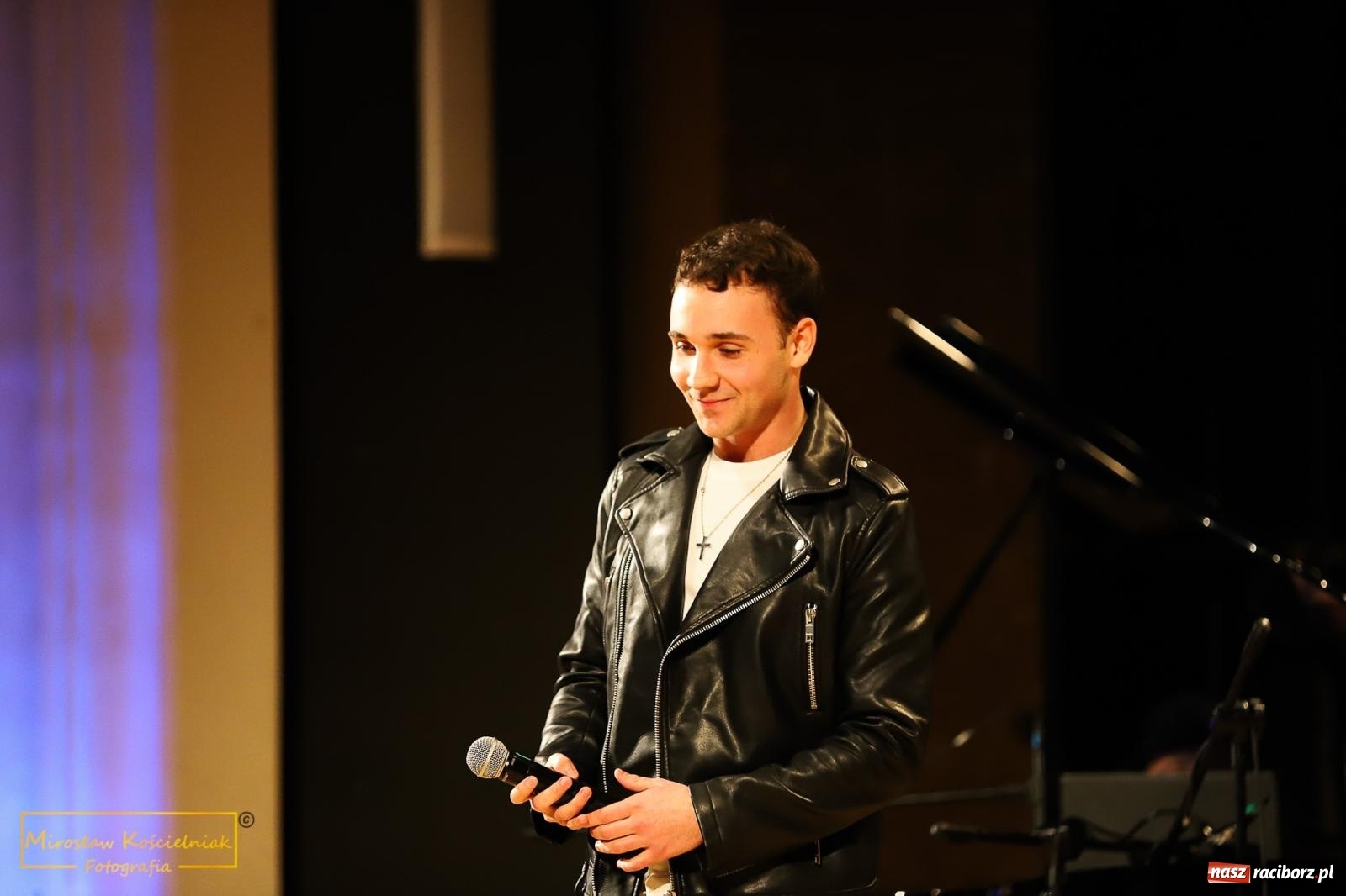 Zdjęcie w galerii na portalu naszraciborz.pl: Śladami Agnieszki Osieckiej w RCK. Janek Górka zaśpiewał w Raciborzu [FOTO i WIDEO] wiadomości z regionu