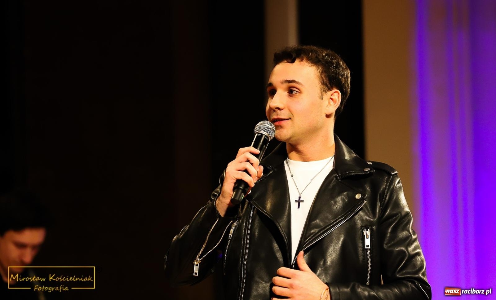 Zdjęcie w galerii na portalu naszraciborz.pl: Śladami Agnieszki Osieckiej w RCK. Janek Górka zaśpiewał w Raciborzu [FOTO i WIDEO] wiadomości z regionu