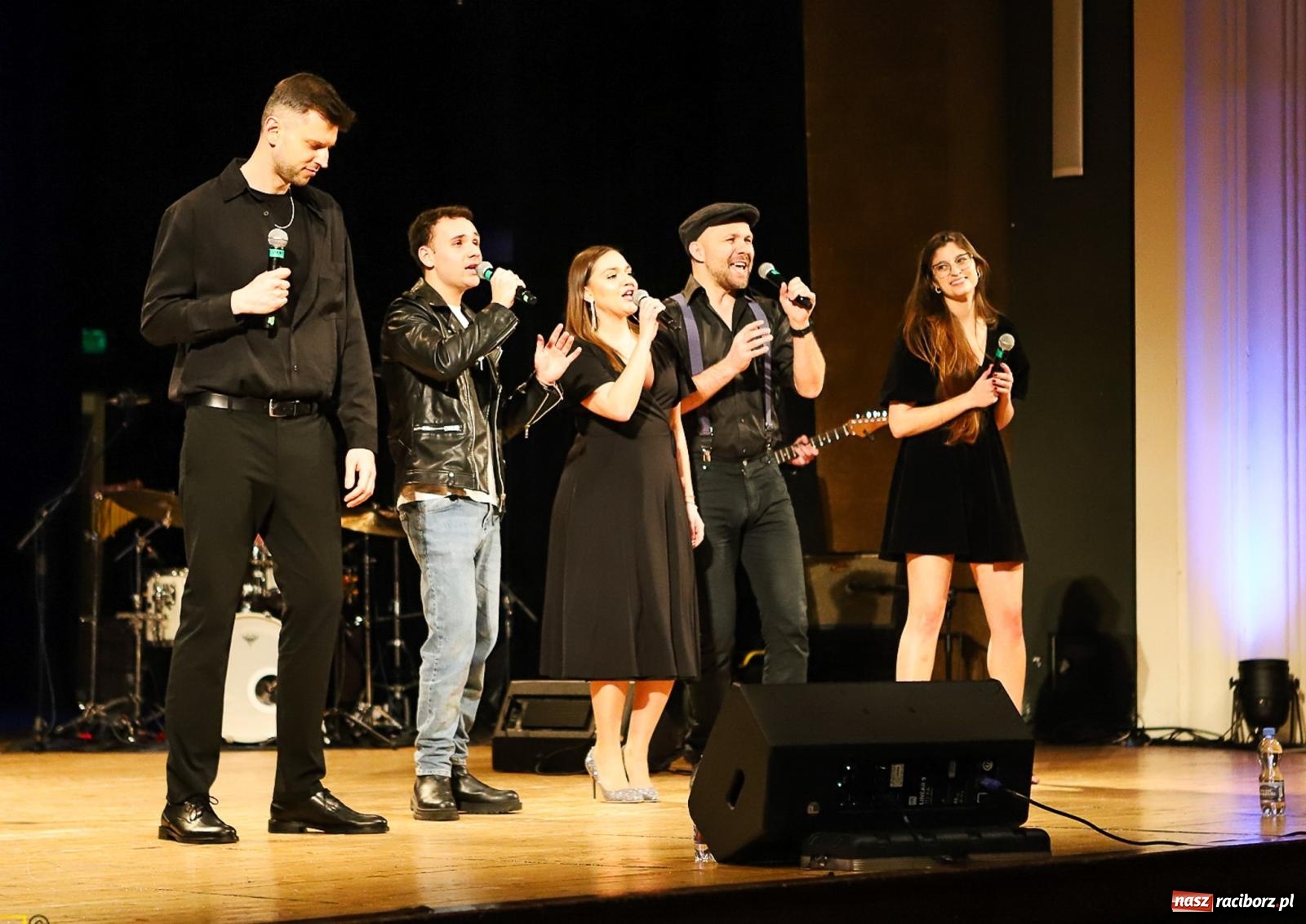 Zdjęcie w galerii na portalu naszraciborz.pl: Śladami Agnieszki Osieckiej w RCK. Janek Górka zaśpiewał w Raciborzu [FOTO i WIDEO] wiadomości z regionu