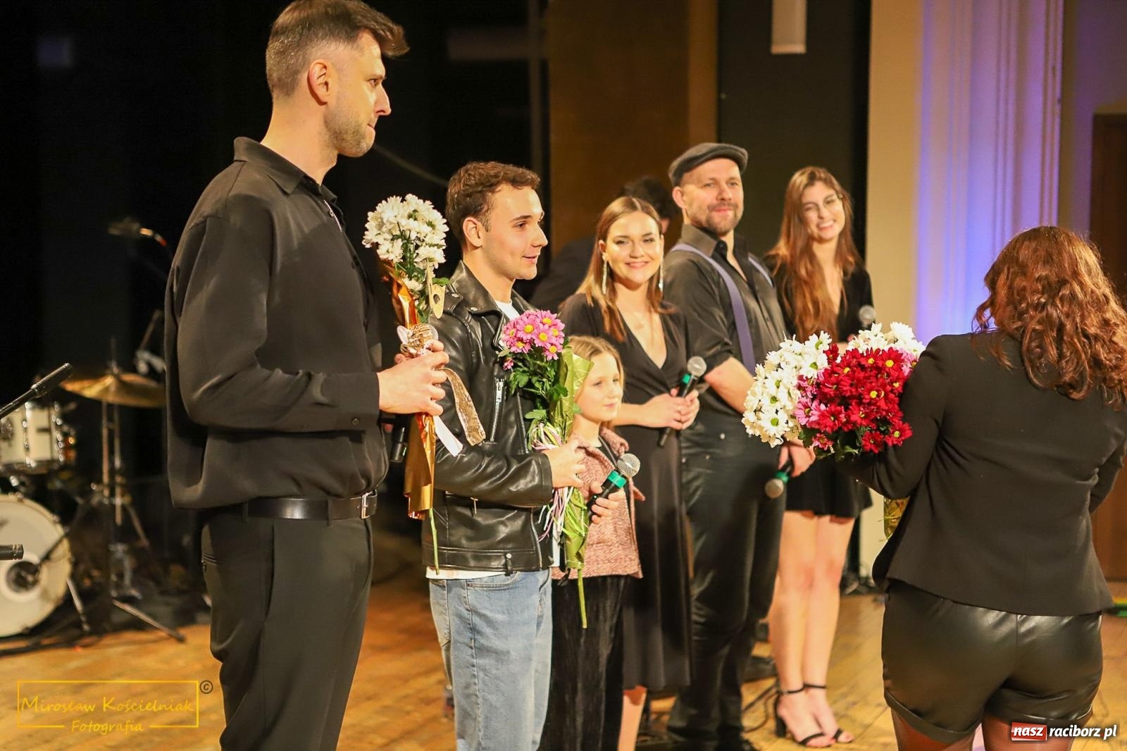 Zdjęcie w galerii na portalu naszraciborz.pl: Śladami Agnieszki Osieckiej w RCK. Janek Górka zaśpiewał w Raciborzu [FOTO i WIDEO] wiadomości z regionu