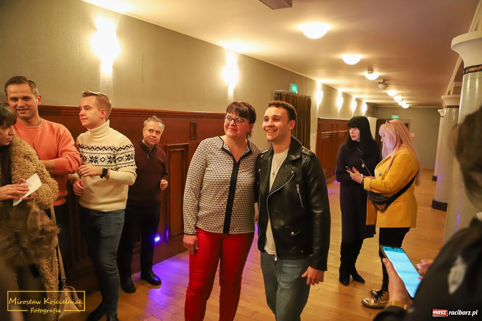 Zdjęcie w galerii na portalu naszraciborz.pl: Śladami Agnieszki Osieckiej w RCK. Janek Górka zaśpiewał w Raciborzu [FOTO i WIDEO] wiadomości z regionu