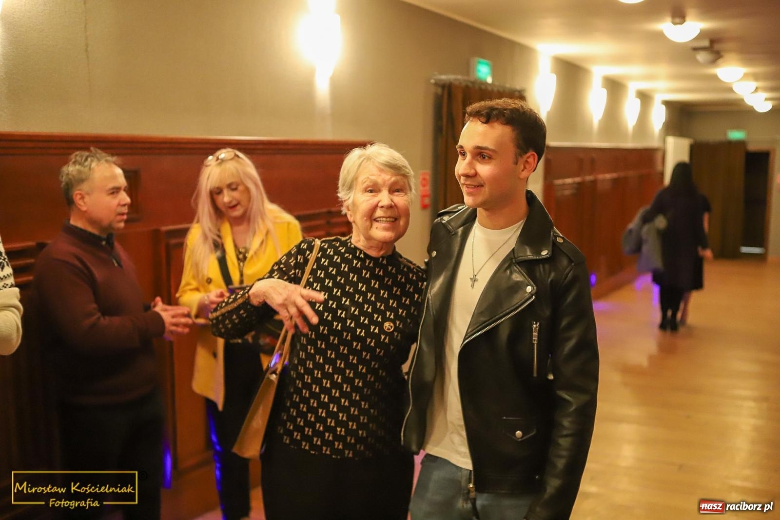 Zdjęcie w galerii na portalu naszraciborz.pl: Śladami Agnieszki Osieckiej w RCK. Janek Górka zaśpiewał w Raciborzu [FOTO i WIDEO] wiadomości z regionu