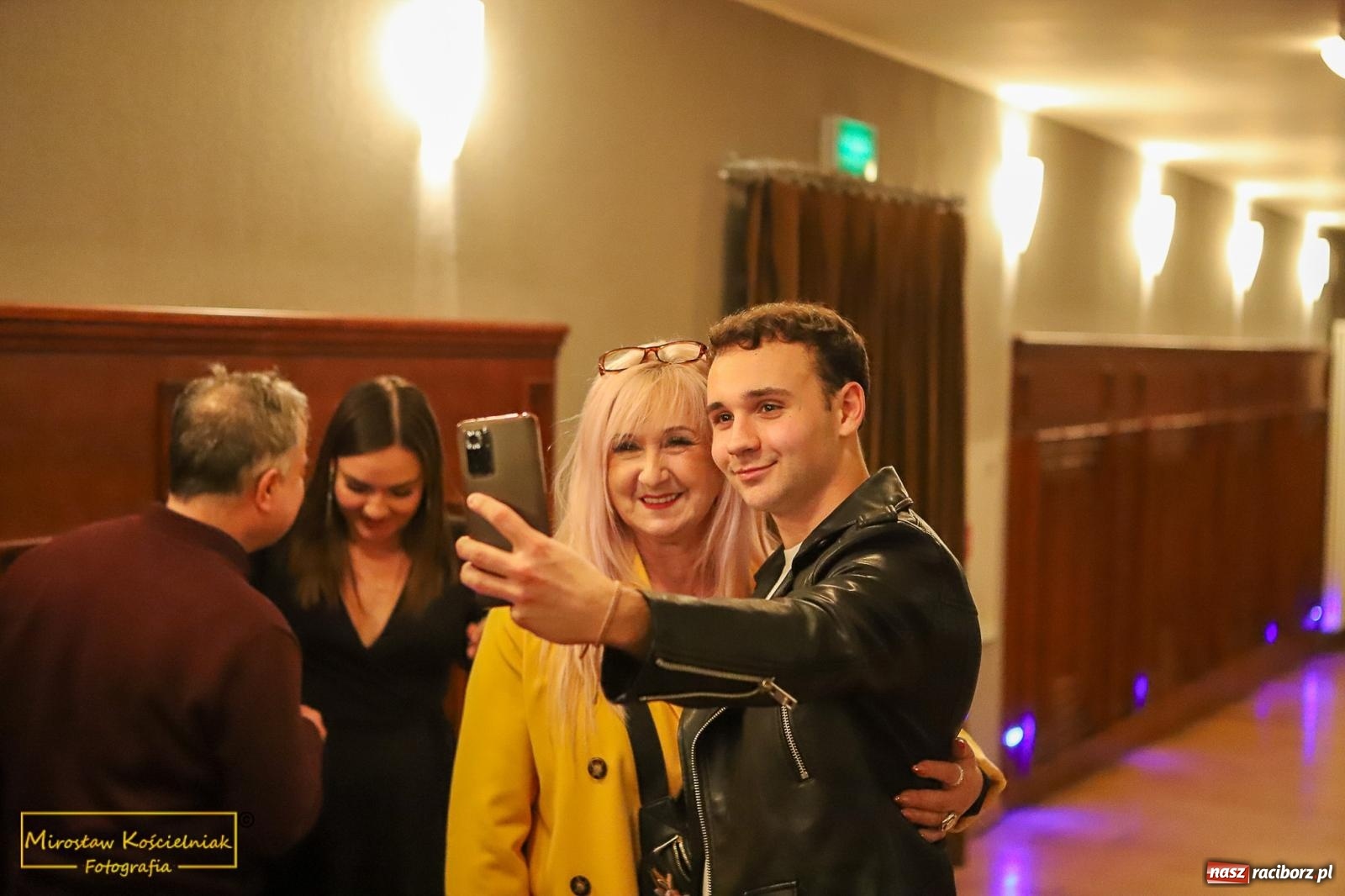 Zdjęcie w galerii na portalu naszraciborz.pl: Śladami Agnieszki Osieckiej w RCK. Janek Górka zaśpiewał w Raciborzu [FOTO i WIDEO] wiadomości z regionu