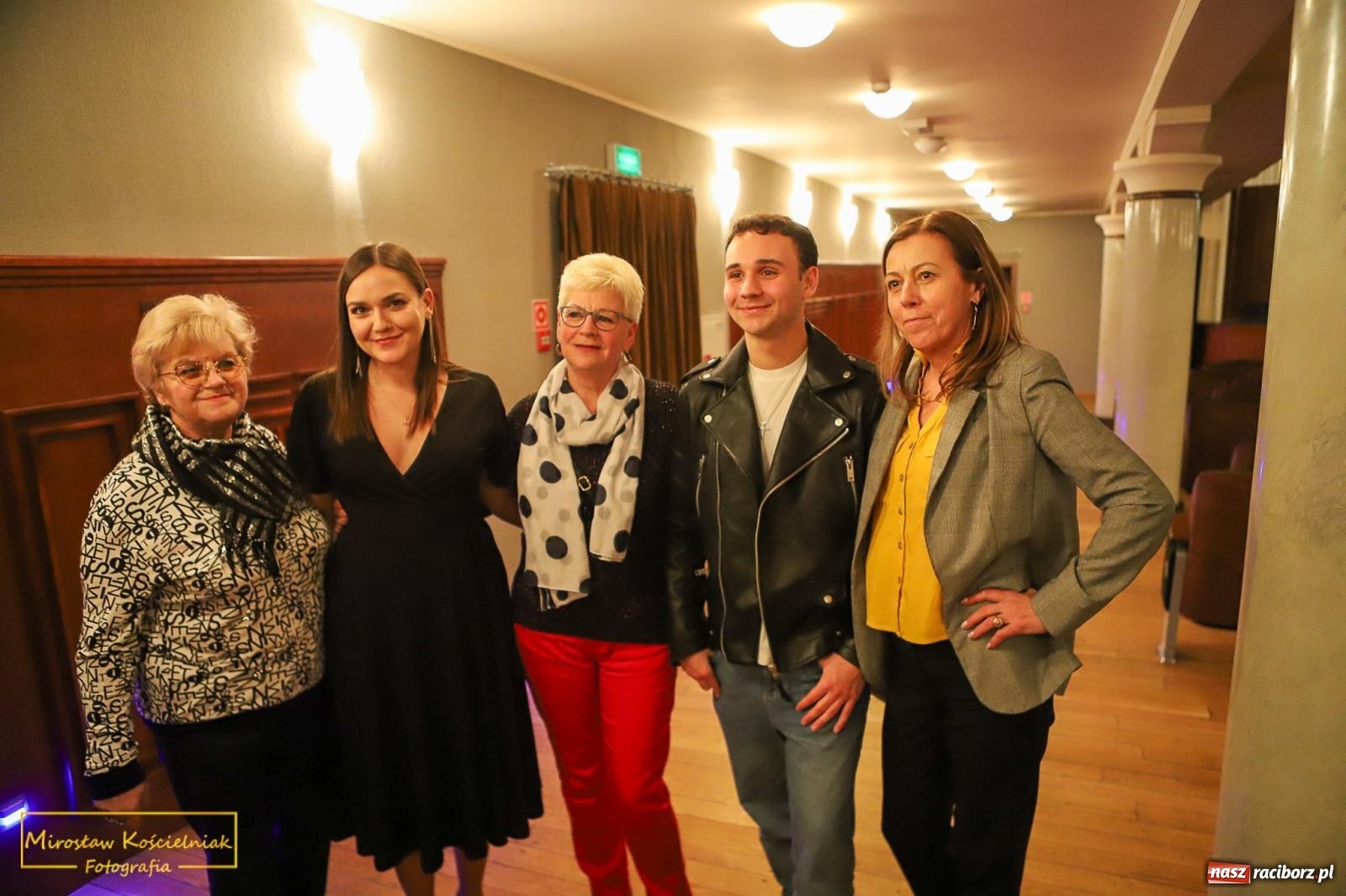 Zdjęcie w galerii na portalu naszraciborz.pl: Śladami Agnieszki Osieckiej w RCK. Janek Górka zaśpiewał w Raciborzu [FOTO i WIDEO] wiadomości z regionu
