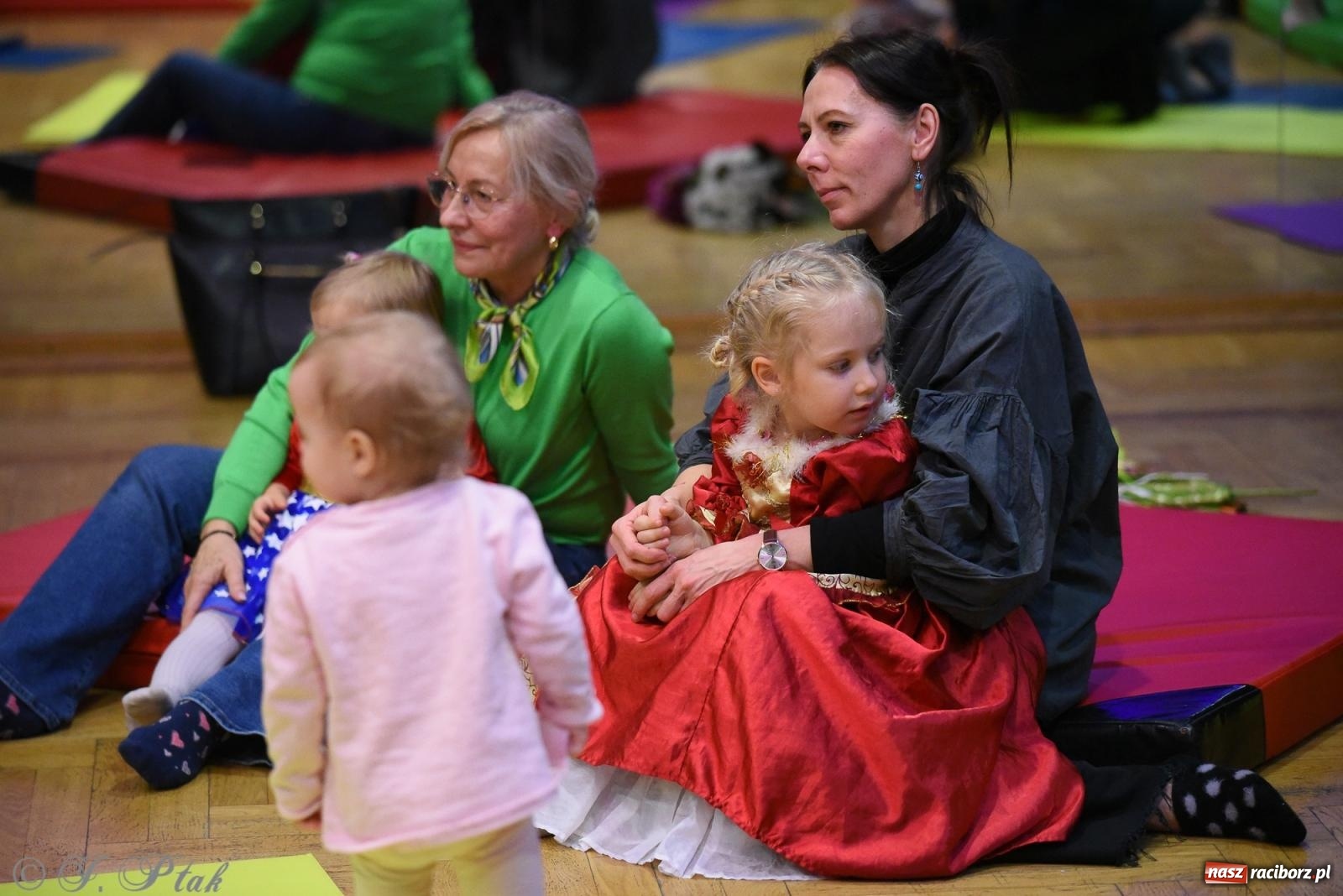 Zdjęcie w galerii na portalu naszraciborz.pl: Maluchy w krainie dźwięku i karnawał [FOTO i WIDEO] wiadomości z regionu