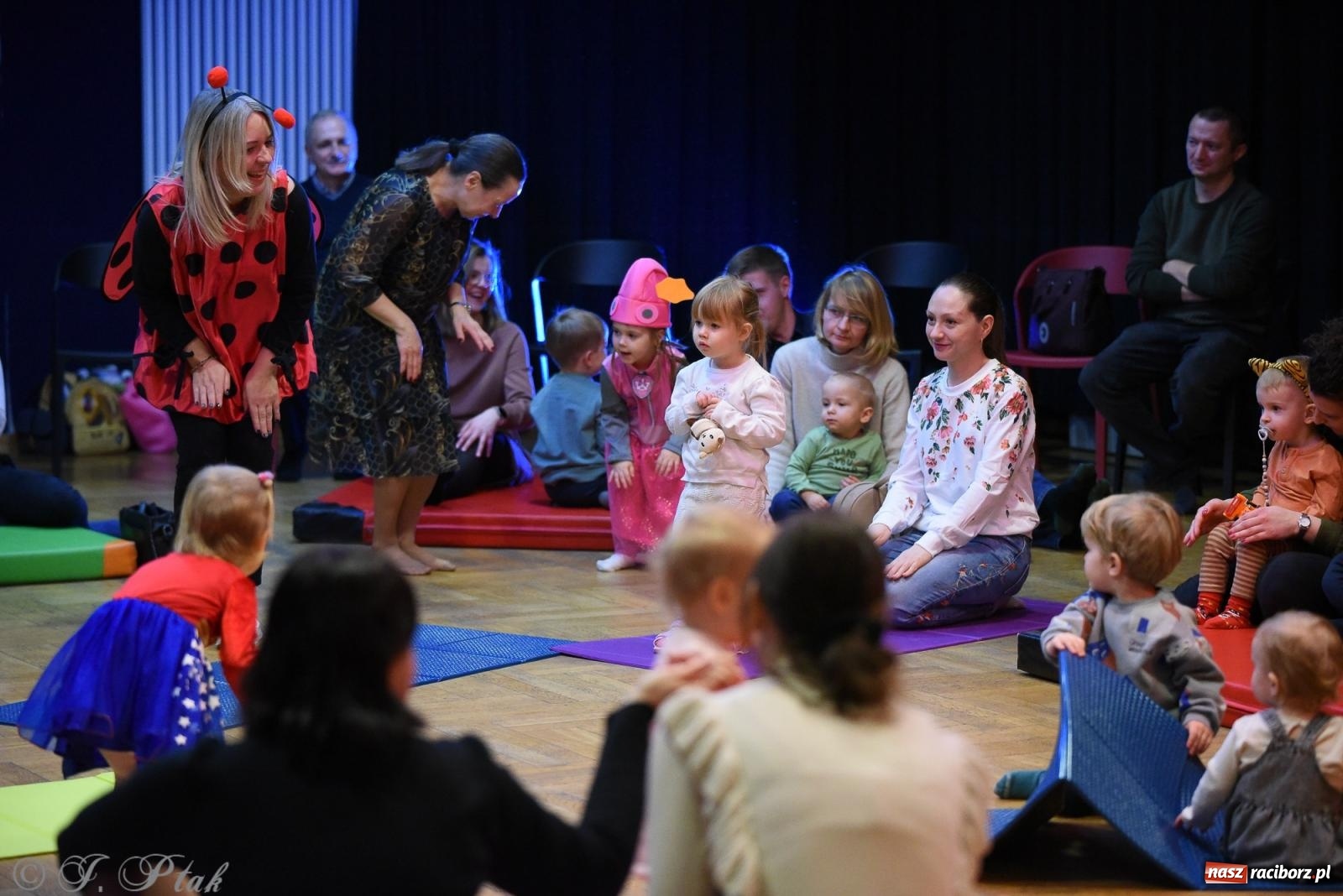 Zdjęcie w galerii na portalu naszraciborz.pl: Maluchy w krainie dźwięku i karnawał [FOTO i WIDEO] wiadomości z regionu