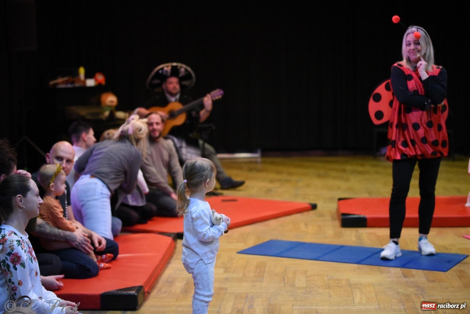 Zdjęcie w galerii na portalu naszraciborz.pl: Maluchy w krainie dźwięku i karnawał [FOTO i WIDEO] wiadomości z regionu
