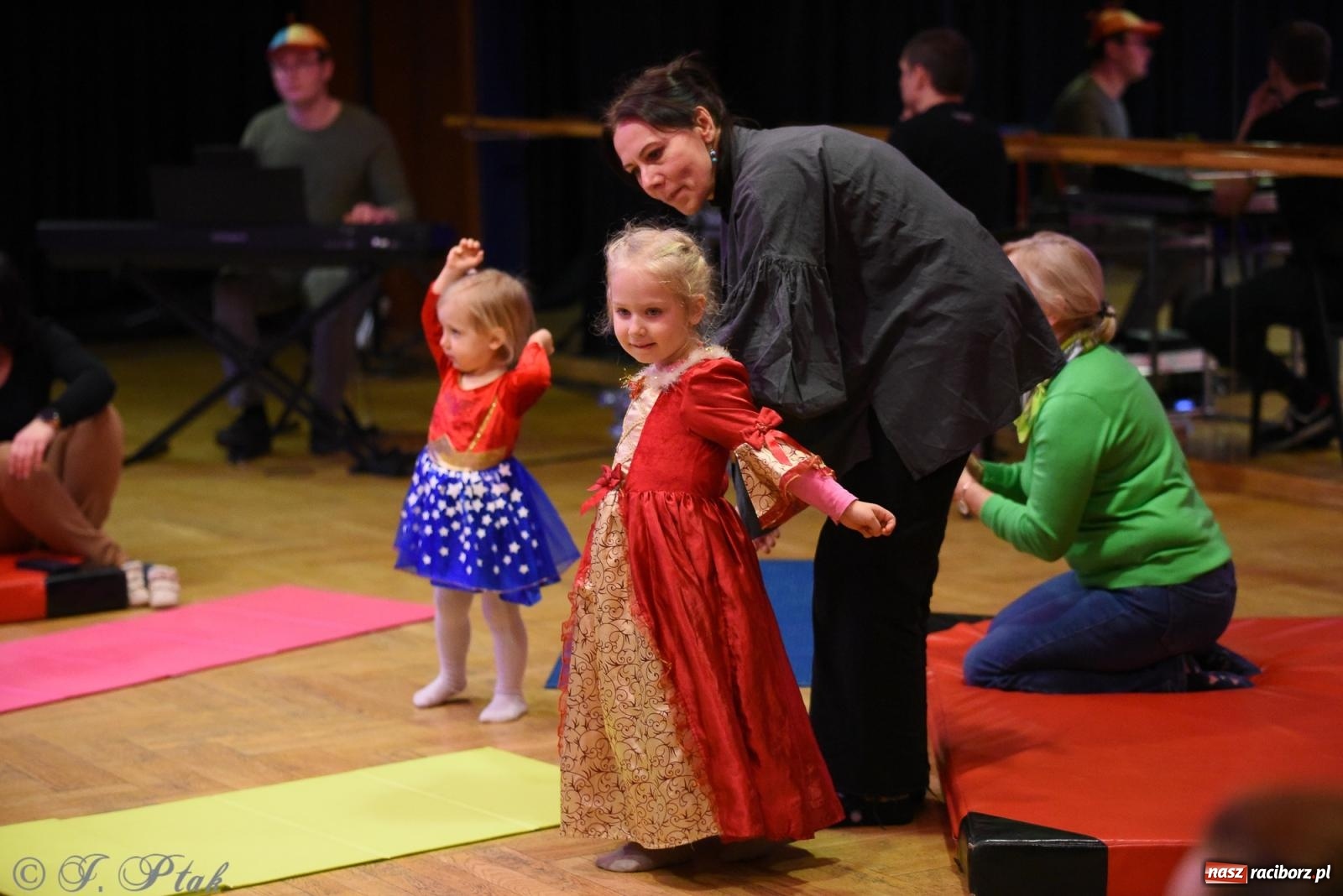 Zdjęcie w galerii na portalu naszraciborz.pl: Maluchy w krainie dźwięku i karnawał [FOTO i WIDEO] wiadomości z regionu