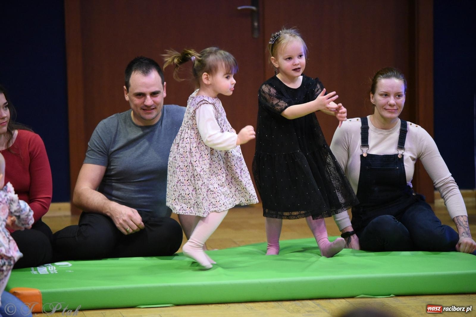 Zdjęcie w galerii na portalu naszraciborz.pl: Maluchy w krainie dźwięku i karnawał [FOTO i WIDEO] wiadomości z regionu