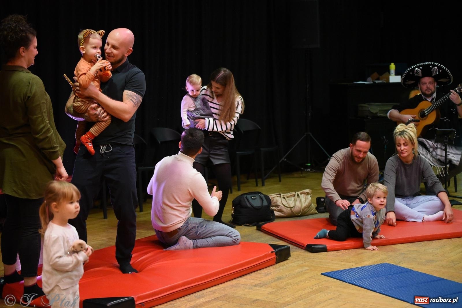 Zdjęcie w galerii na portalu naszraciborz.pl: Maluchy w krainie dźwięku i karnawał [FOTO i WIDEO] wiadomości z regionu