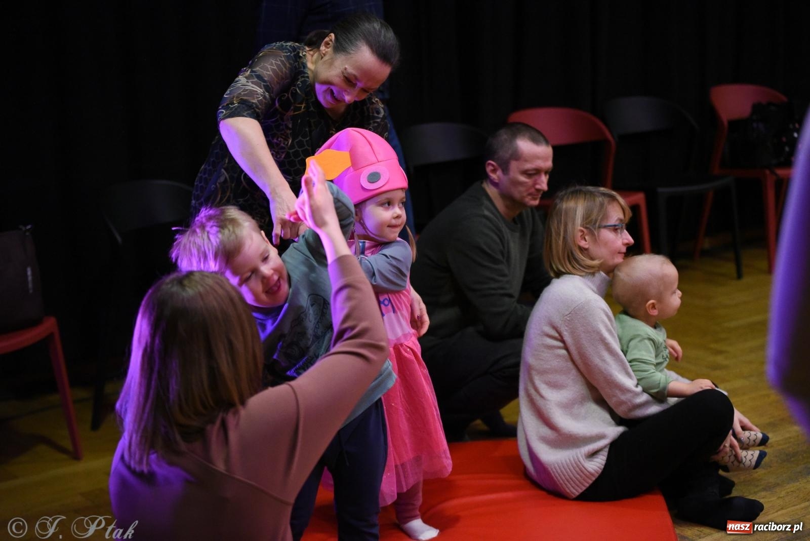 Zdjęcie w galerii na portalu naszraciborz.pl: Maluchy w krainie dźwięku i karnawał [FOTO i WIDEO] wiadomości z regionu
