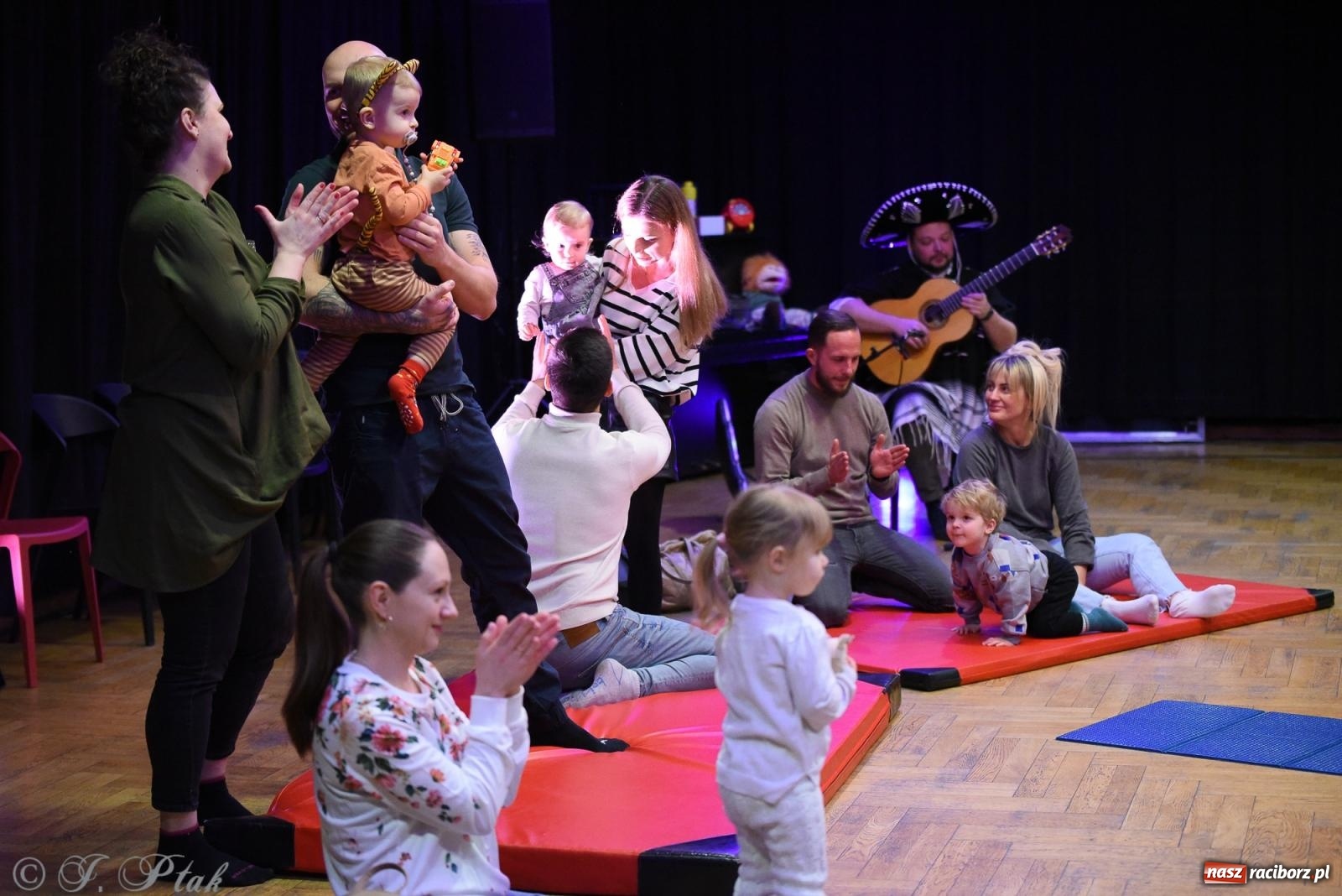 Zdjęcie w galerii na portalu naszraciborz.pl: Maluchy w krainie dźwięku i karnawał [FOTO i WIDEO] wiadomości z regionu