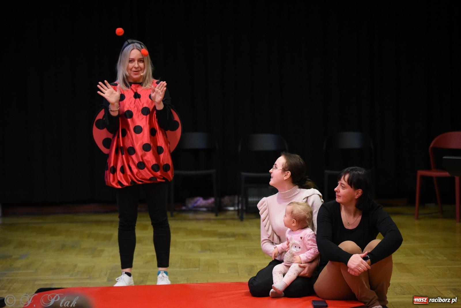 Zdjęcie w galerii na portalu naszraciborz.pl: Maluchy w krainie dźwięku i karnawał [FOTO i WIDEO] wiadomości z regionu