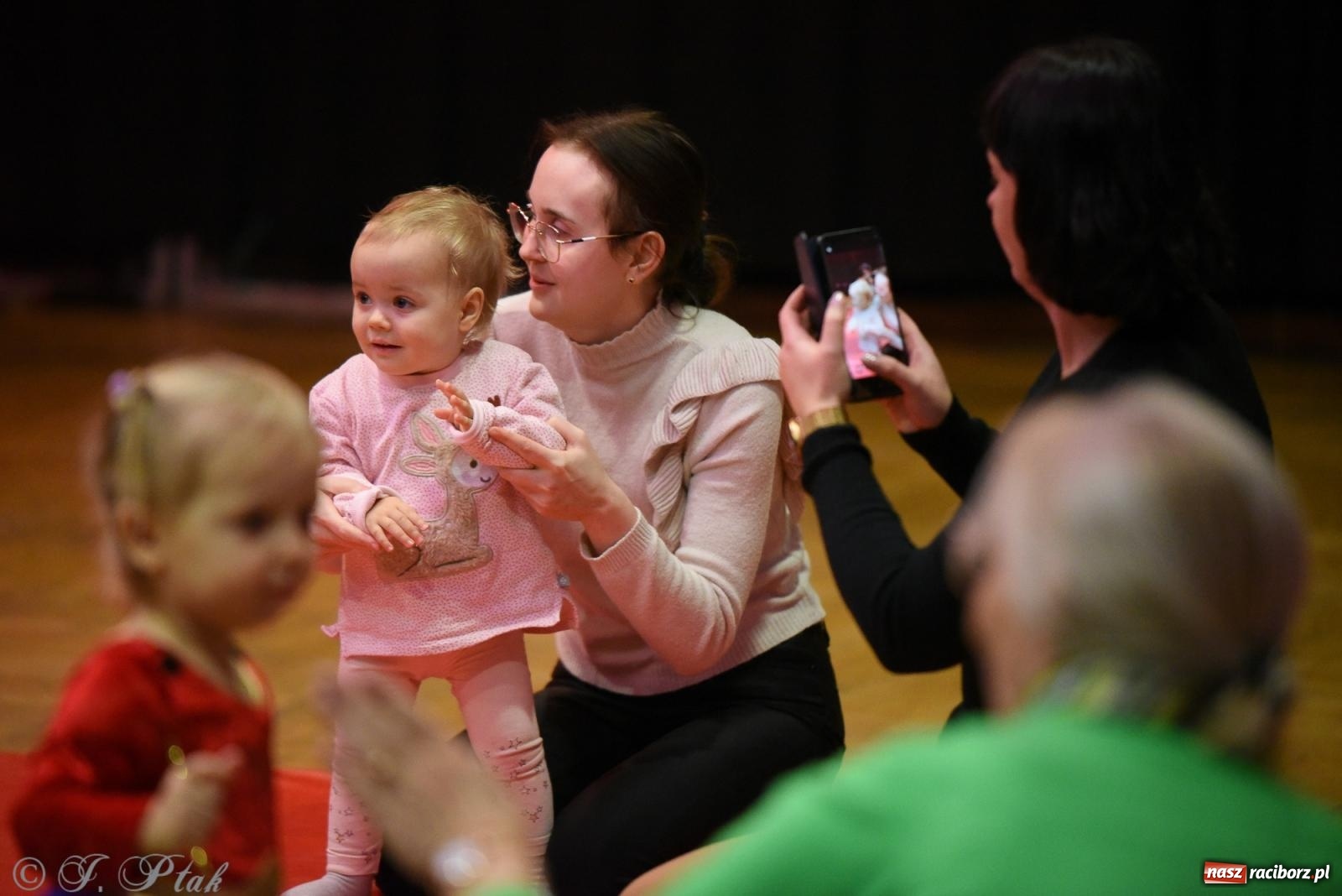 Zdjęcie w galerii na portalu naszraciborz.pl: Maluchy w krainie dźwięku i karnawał [FOTO i WIDEO] wiadomości z regionu