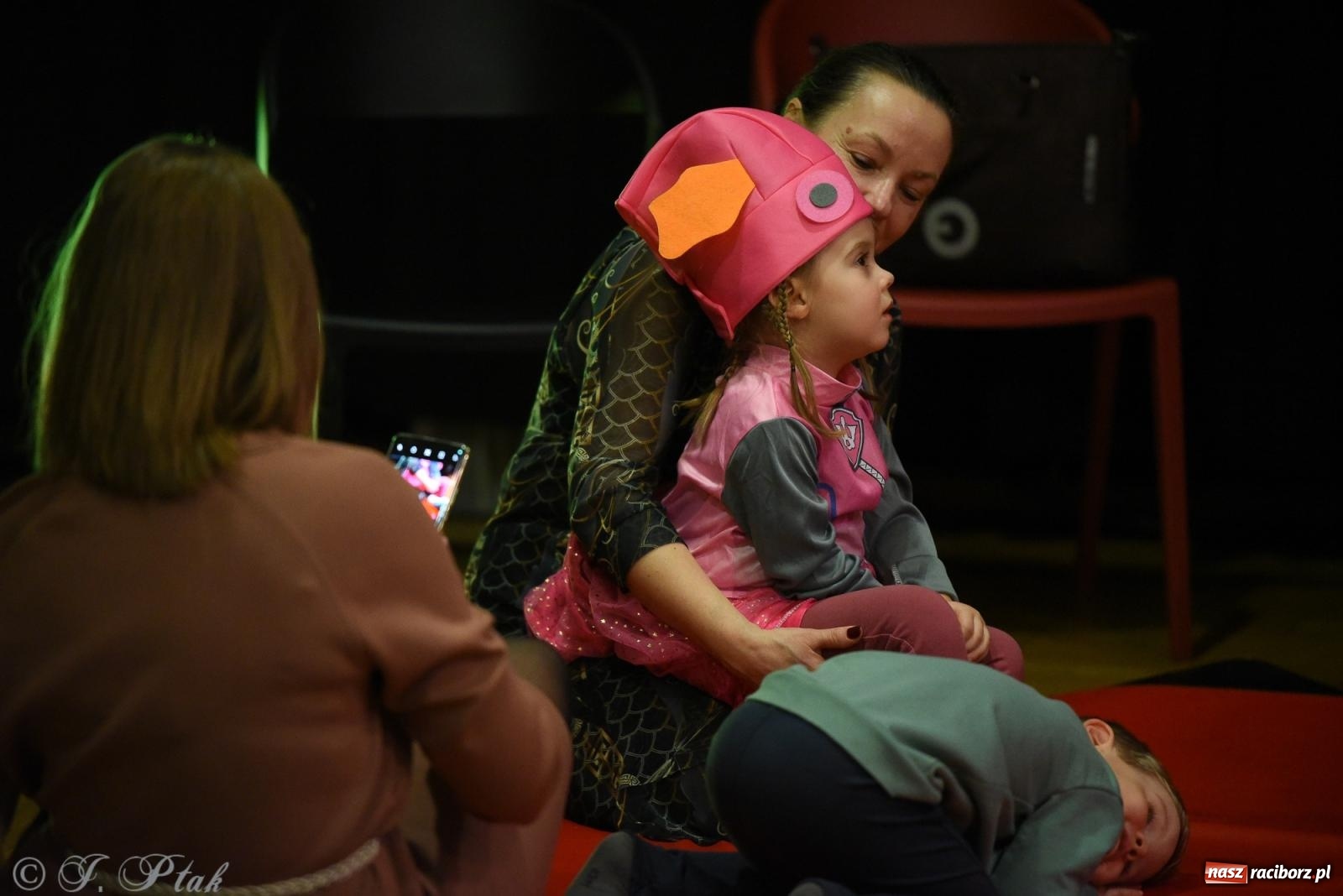 Zdjęcie w galerii na portalu naszraciborz.pl: Maluchy w krainie dźwięku i karnawał [FOTO i WIDEO] wiadomości z regionu