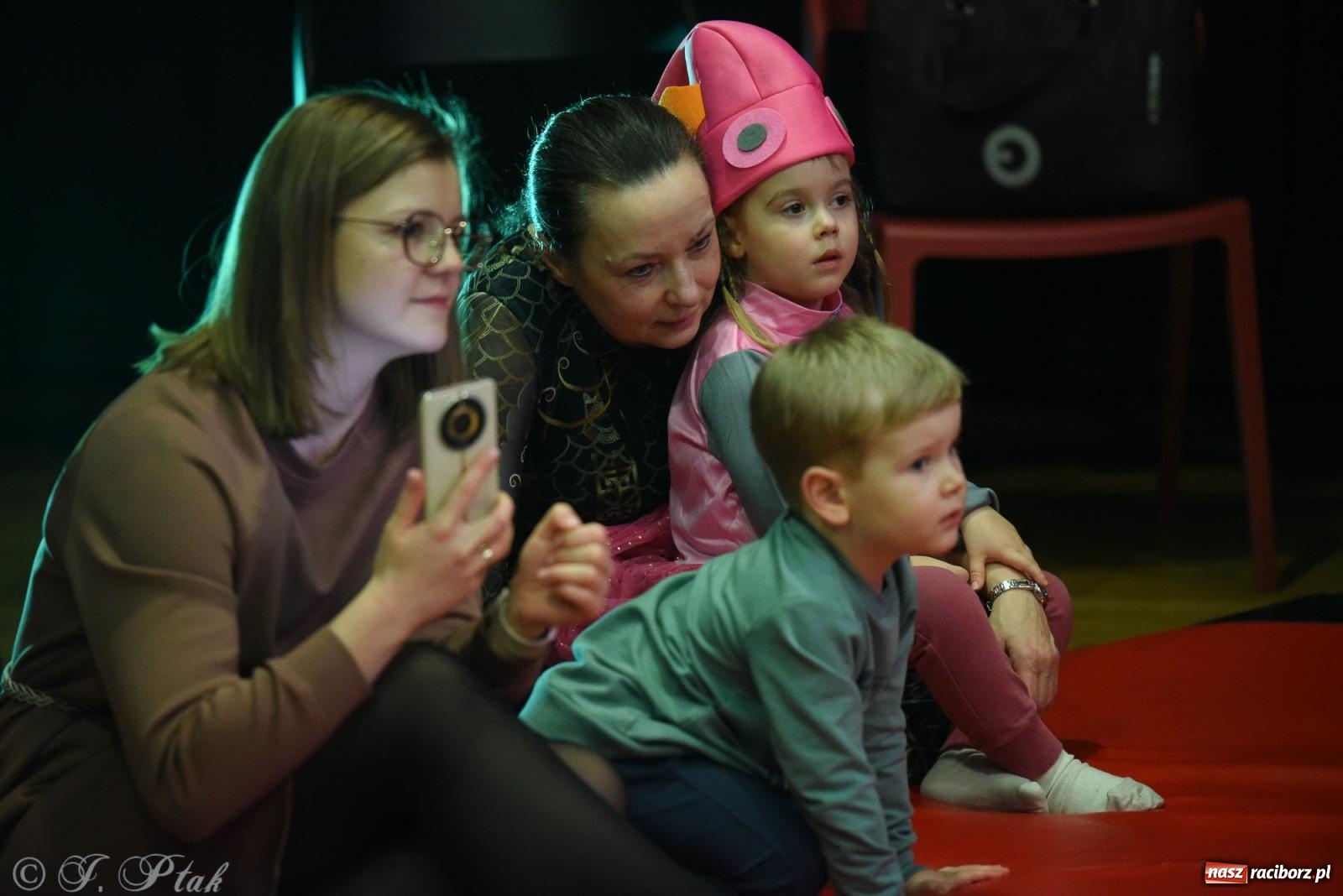 Zdjęcie w galerii na portalu naszraciborz.pl: Maluchy w krainie dźwięku i karnawał [FOTO i WIDEO] wiadomości z regionu