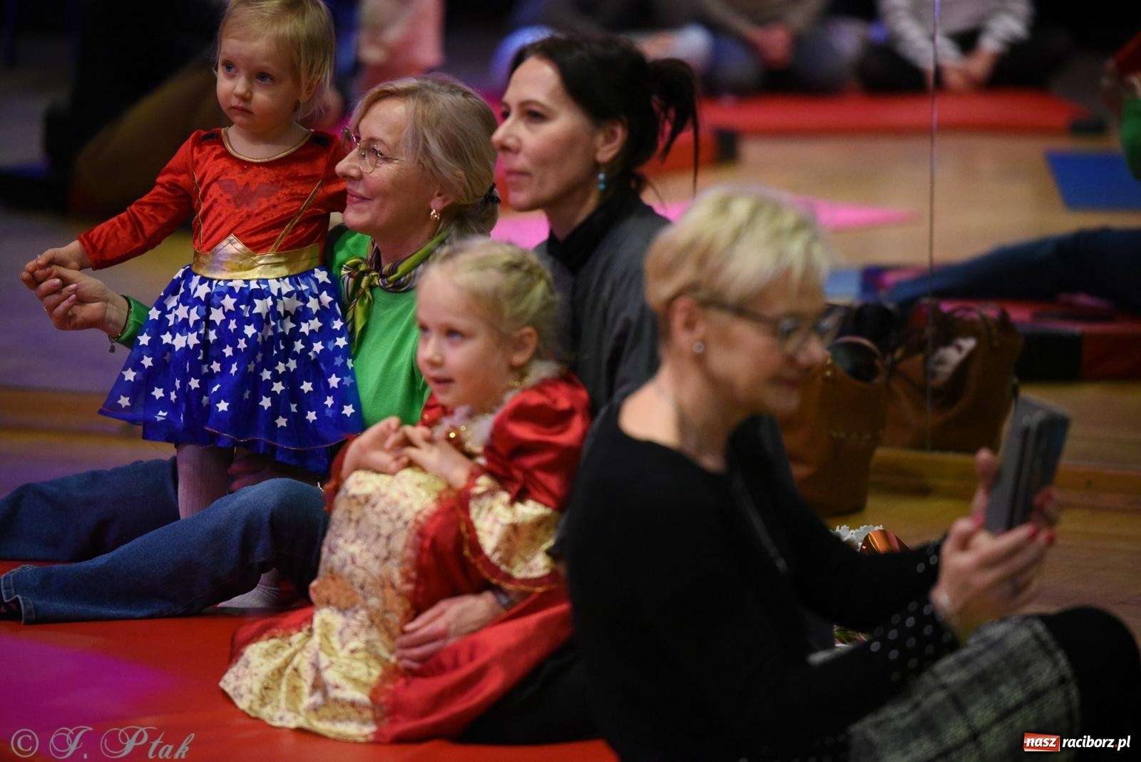 Zdjęcie w galerii na portalu naszraciborz.pl: Maluchy w krainie dźwięku i karnawał [FOTO i WIDEO] wiadomości z regionu