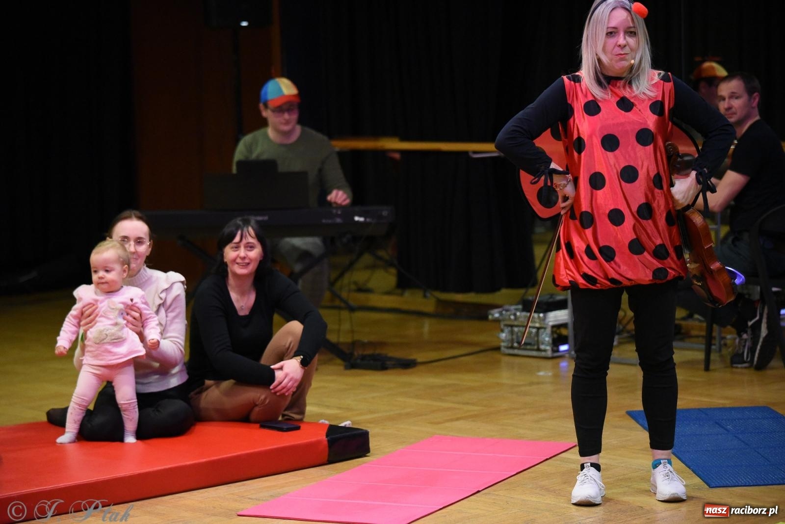 Zdjęcie w galerii na portalu naszraciborz.pl: Maluchy w krainie dźwięku i karnawał [FOTO i WIDEO] wiadomości z regionu