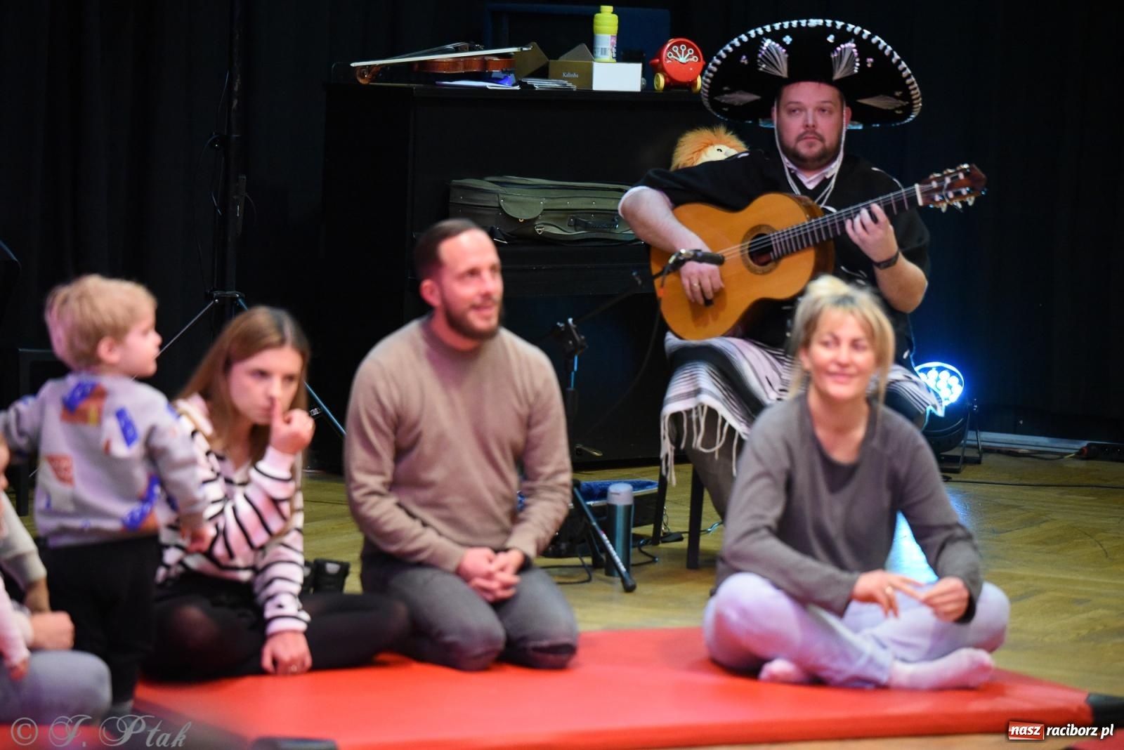 Zdjęcie w galerii na portalu naszraciborz.pl: Maluchy w krainie dźwięku i karnawał [FOTO i WIDEO] wiadomości z regionu