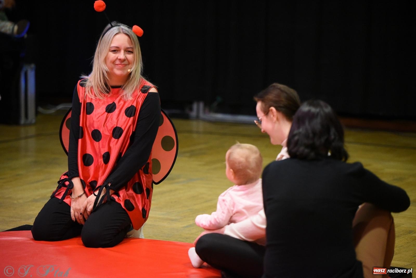 Zdjęcie w galerii na portalu naszraciborz.pl: Maluchy w krainie dźwięku i karnawał [FOTO i WIDEO] wiadomości z regionu