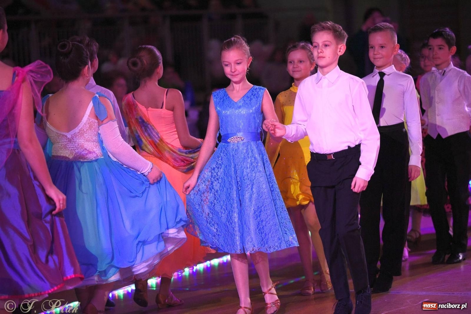 Zdjęcie w galerii na portalu naszraciborz.pl: XVI Karnawałowa Rewia Tańca w Raciborzu - dzień drugi [FOTO i WIDEO] wiadomości z regionu