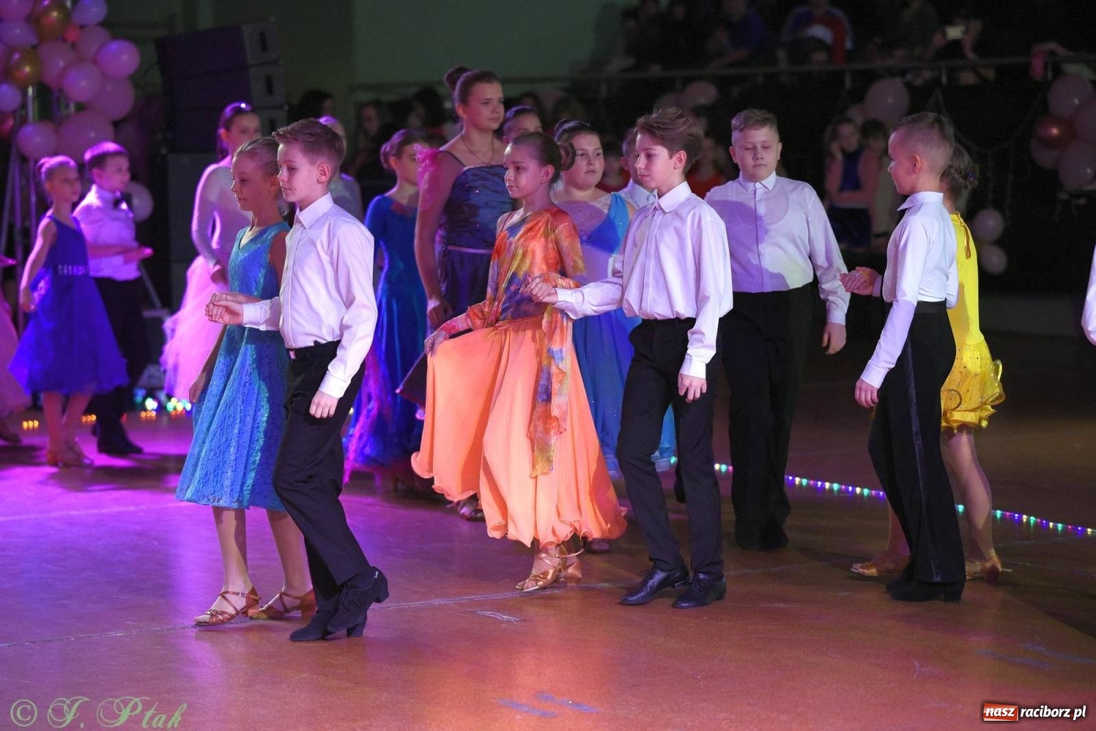 Zdjęcie w galerii na portalu naszraciborz.pl: XVI Karnawałowa Rewia Tańca w Raciborzu - dzień drugi [FOTO i WIDEO] wiadomości z regionu