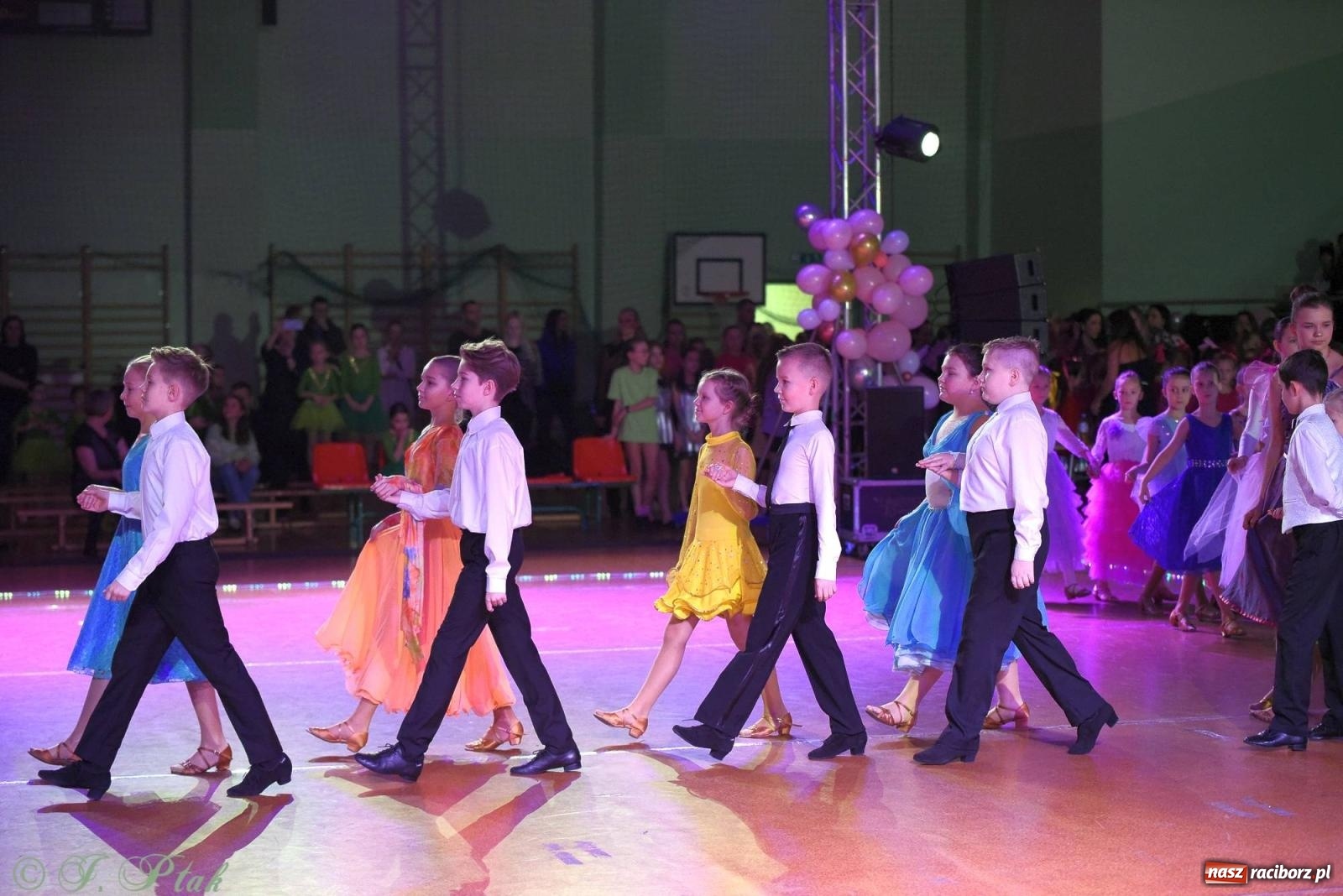 Zdjęcie w galerii na portalu naszraciborz.pl: XVI Karnawałowa Rewia Tańca w Raciborzu - dzień drugi [FOTO i WIDEO] wiadomości z regionu