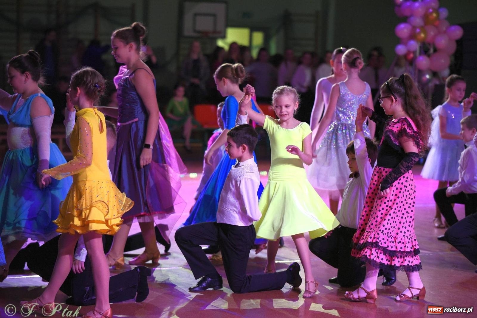 Zdjęcie w galerii na portalu naszraciborz.pl: XVI Karnawałowa Rewia Tańca w Raciborzu - dzień drugi [FOTO i WIDEO] wiadomości z regionu