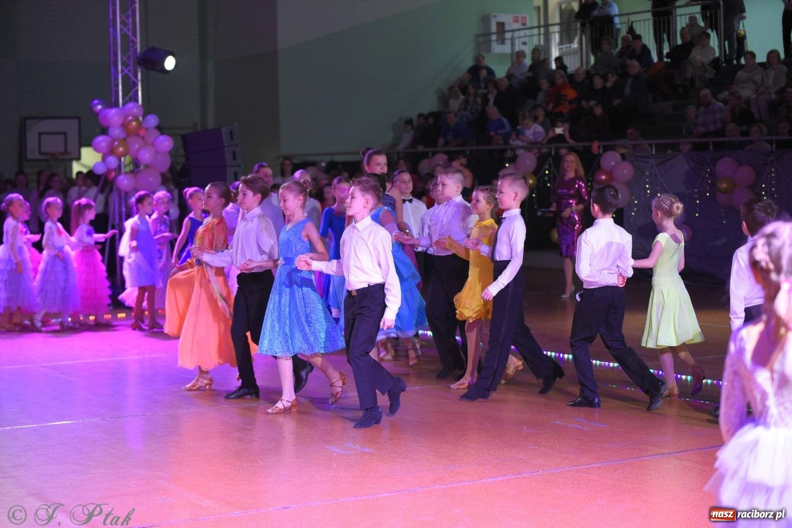 Zdjęcie w galerii na portalu naszraciborz.pl: XVI Karnawałowa Rewia Tańca w Raciborzu - dzień drugi [FOTO i WIDEO] wiadomości z regionu