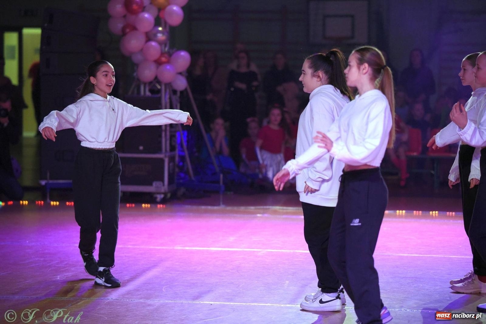 Zdjęcie w galerii na portalu naszraciborz.pl: XVI Karnawałowa Rewia Tańca w Raciborzu - dzień drugi [FOTO i WIDEO] wiadomości z regionu